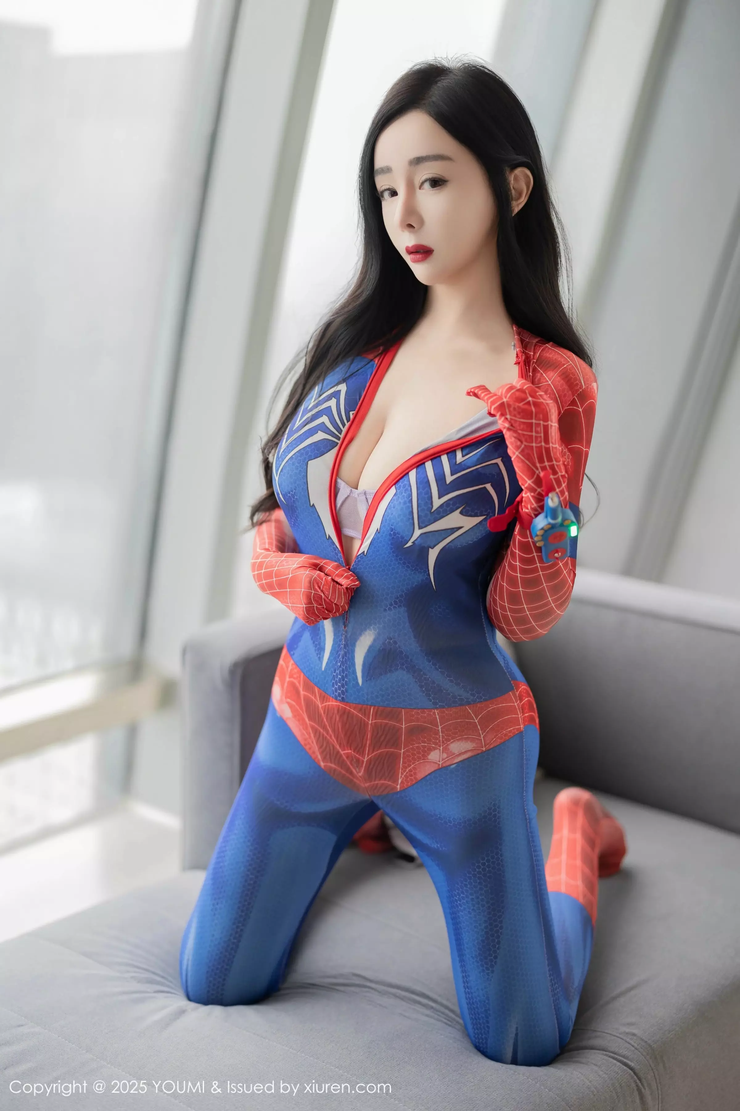 [YouMi尤蜜荟]Vol.1138_模特允爾性感紧身蜘蛛侠服饰露灰色内衣秀丰满身材撩人诱惑写真78P
