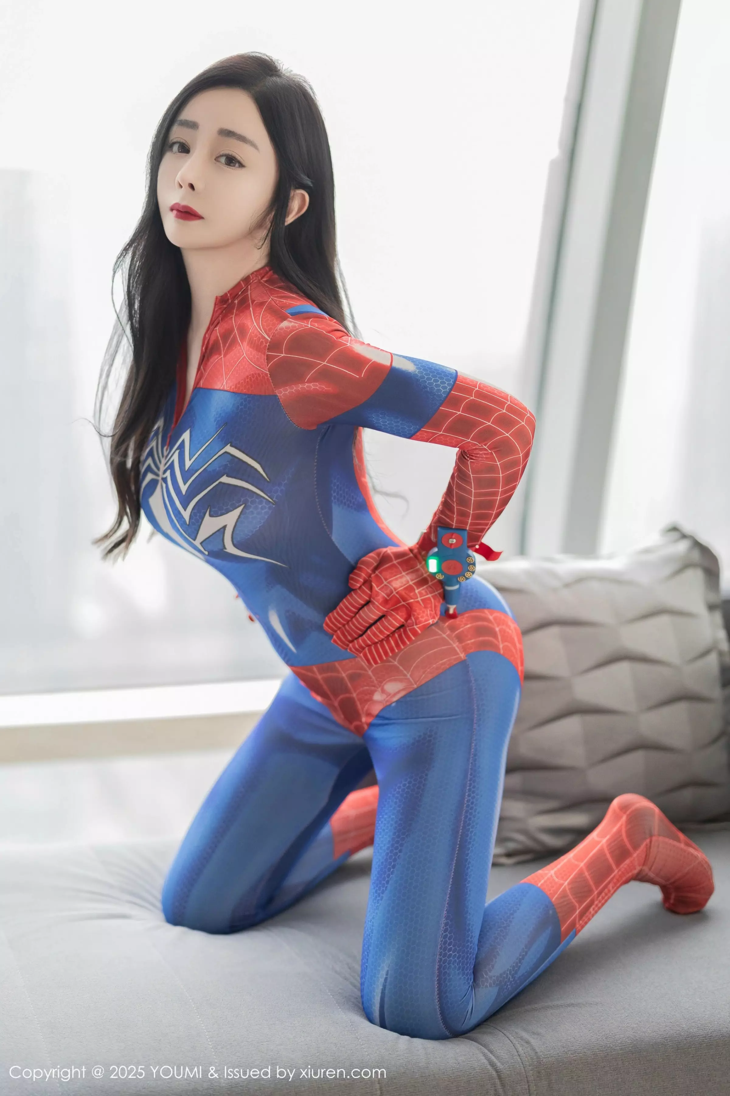 [YouMi尤蜜荟]Vol.1138_模特允爾性感紧身蜘蛛侠服饰露灰色内衣秀丰满身材撩人诱惑写真78P