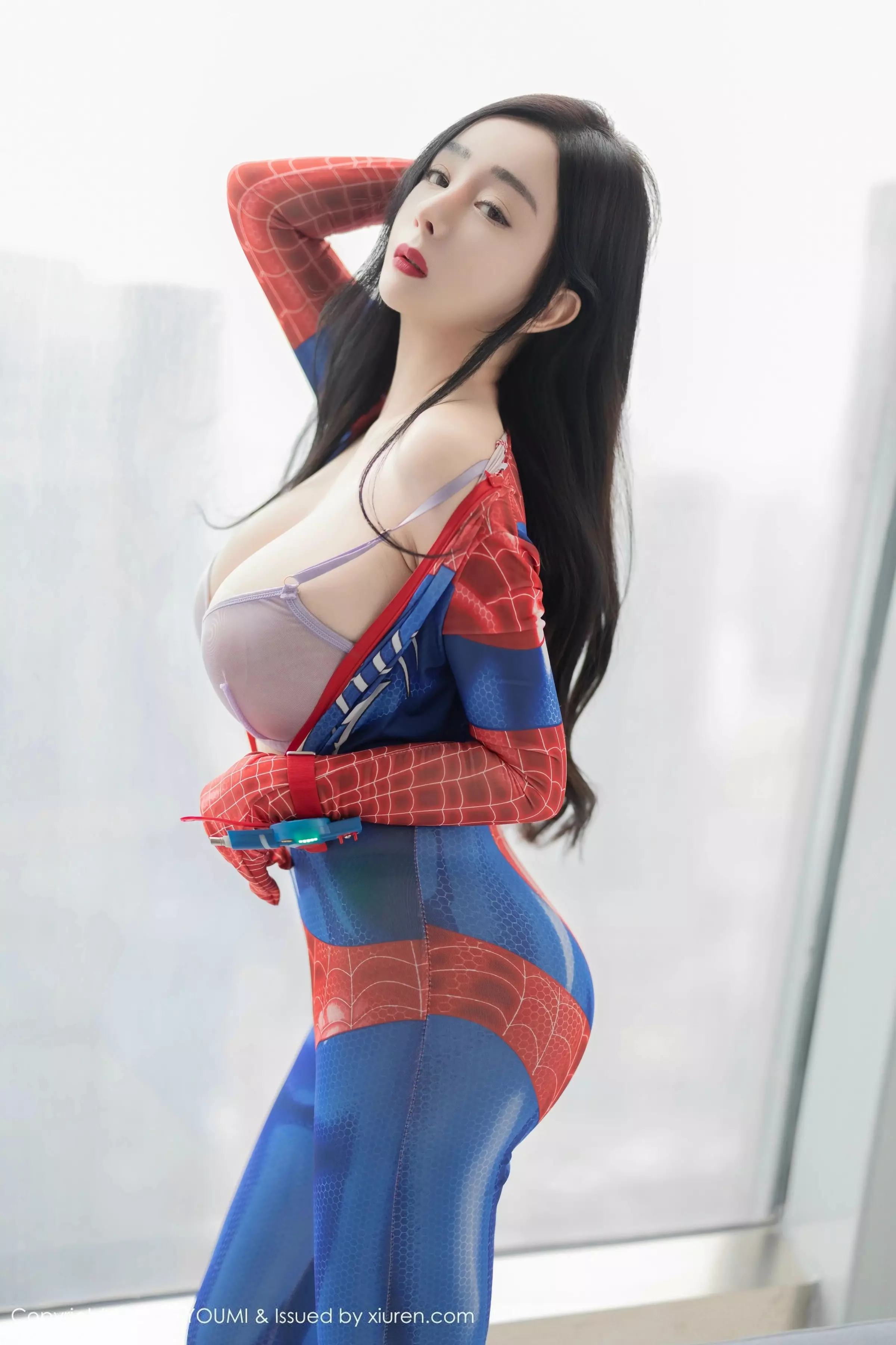 [YouMi尤蜜荟]Vol.1138_模特允爾性感紧身蜘蛛侠服饰露灰色内衣秀丰满身材撩人诱惑写真78P