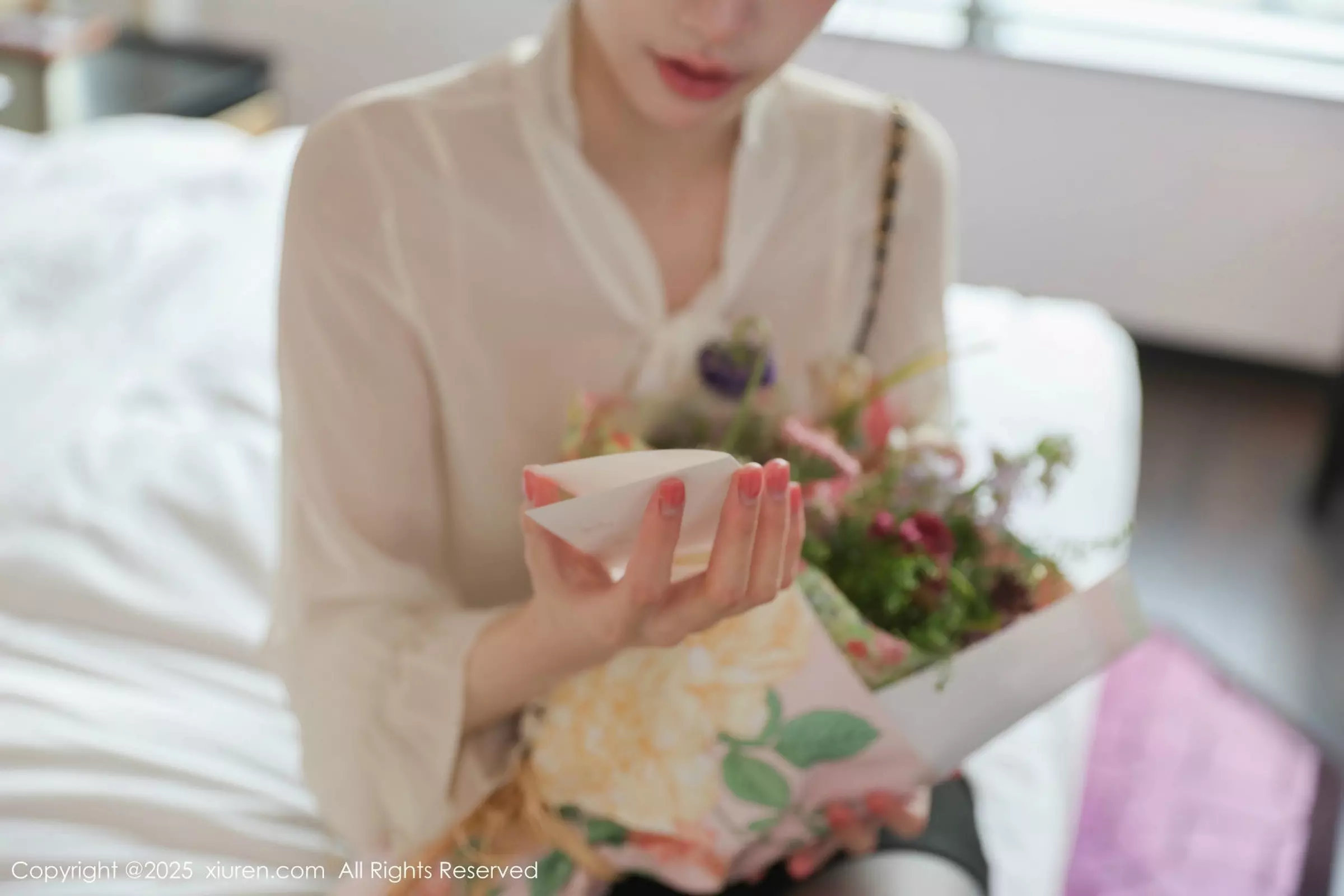 [[XiuRen秀人网]秀人网]No.10319_模特布丁wow性感白色上衣配黑短裙露超薄黑丝秀美腿诱惑写真80P