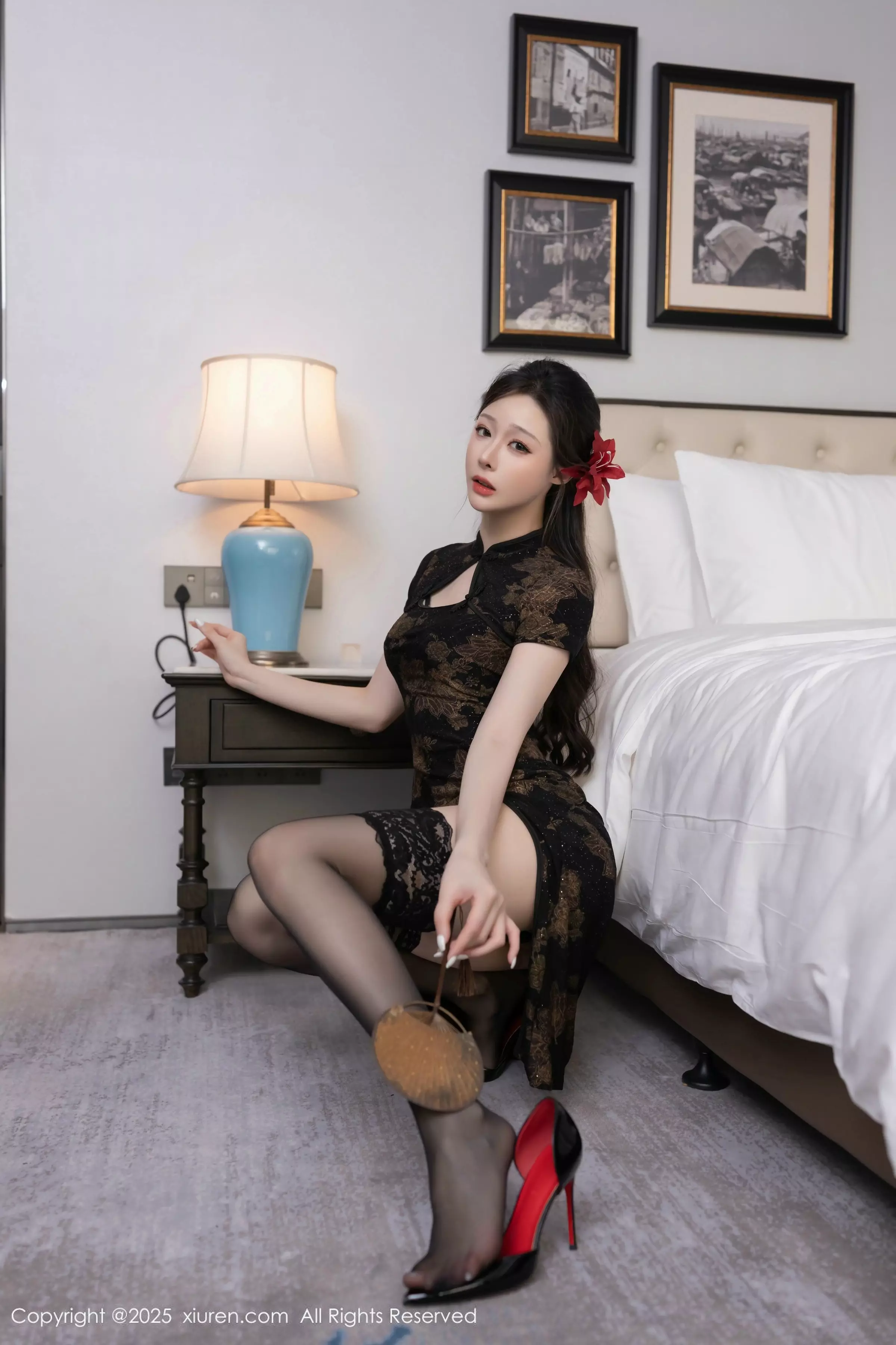 [[XiuRen秀人网]秀人网]No.10323_模特小逗逗性感黑色古风服饰配黑色丝袜秀曼妙身姿完美诱惑写真80P