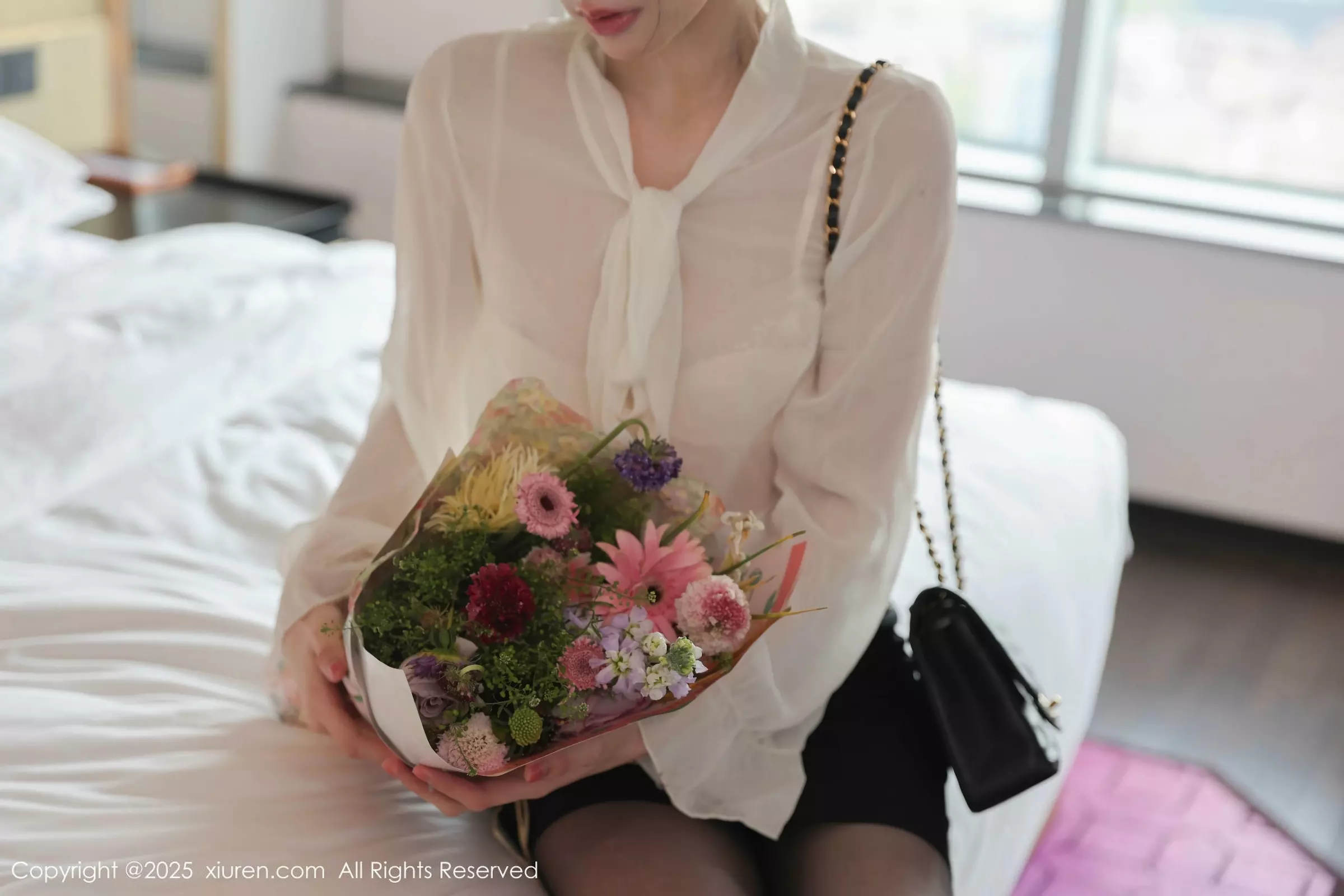 [[XiuRen秀人网]秀人网]No.10319_模特布丁wow性感白色上衣配黑短裙露超薄黑丝秀美腿诱惑写真80P