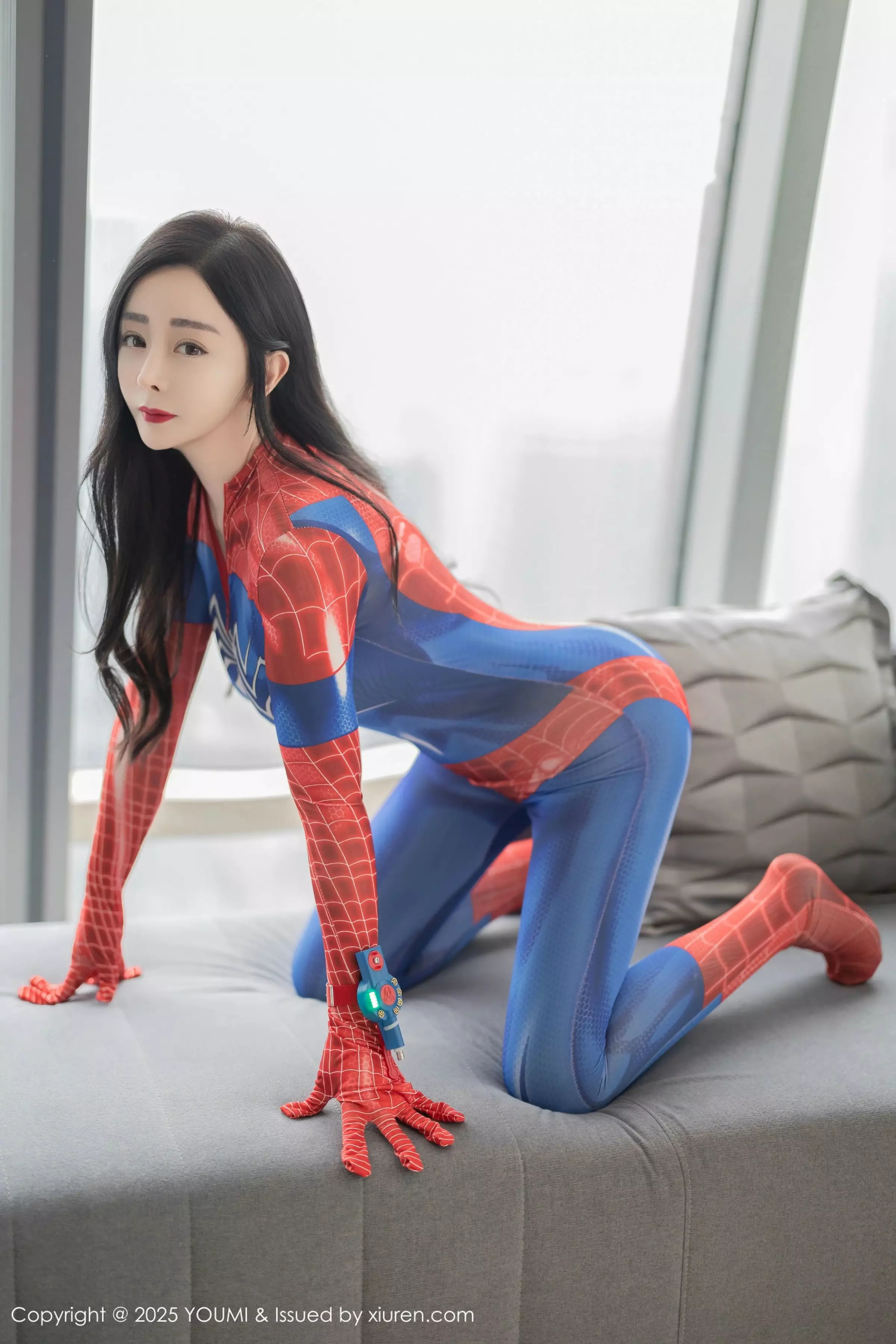 [YouMi尤蜜荟]Vol.1138_模特允爾性感紧身蜘蛛侠服饰露灰色内衣秀丰满身材撩人诱惑写真78P