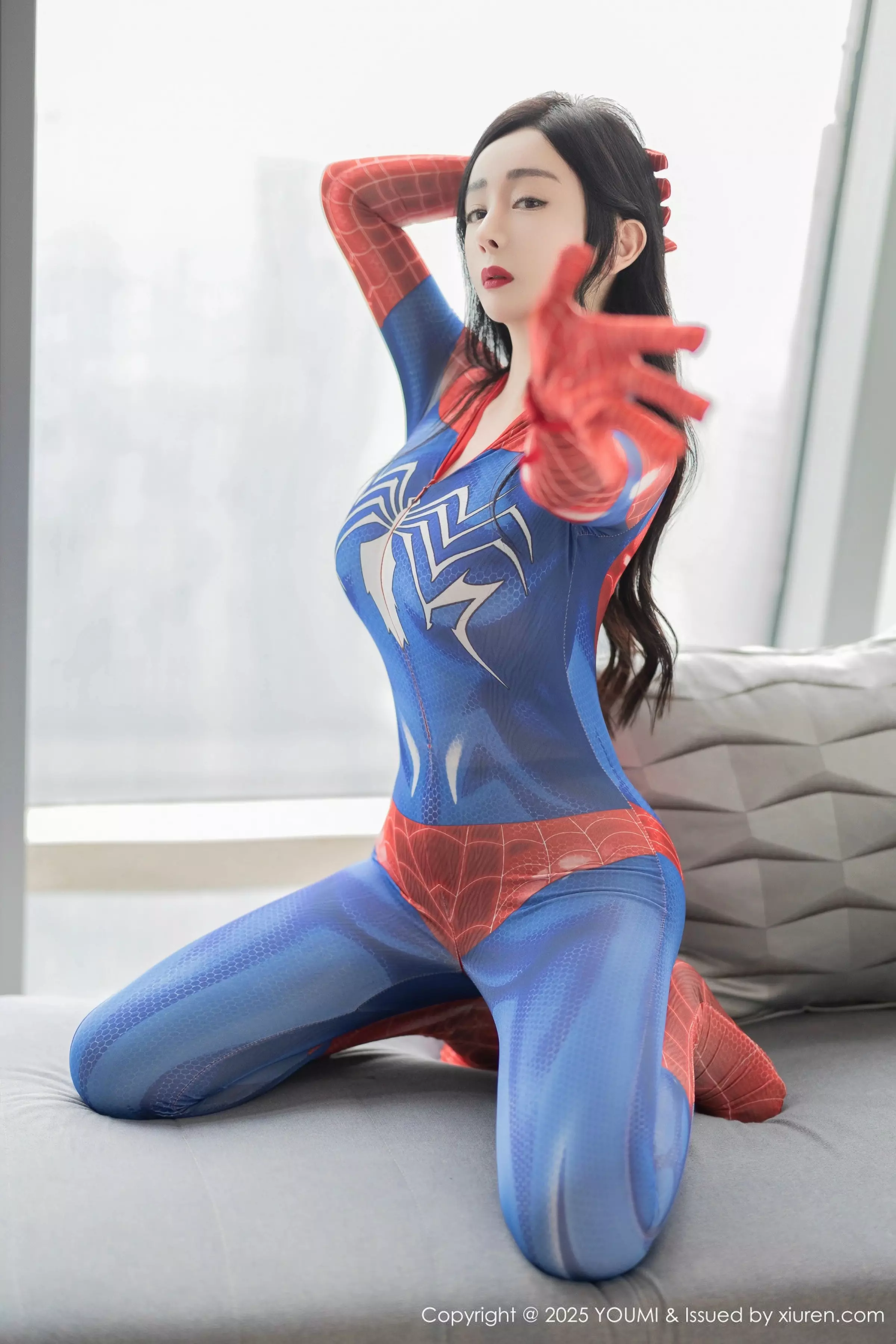 [YouMi尤蜜荟]Vol.1138_模特允爾性感紧身蜘蛛侠服饰露灰色内衣秀丰满身材撩人诱惑写真78P