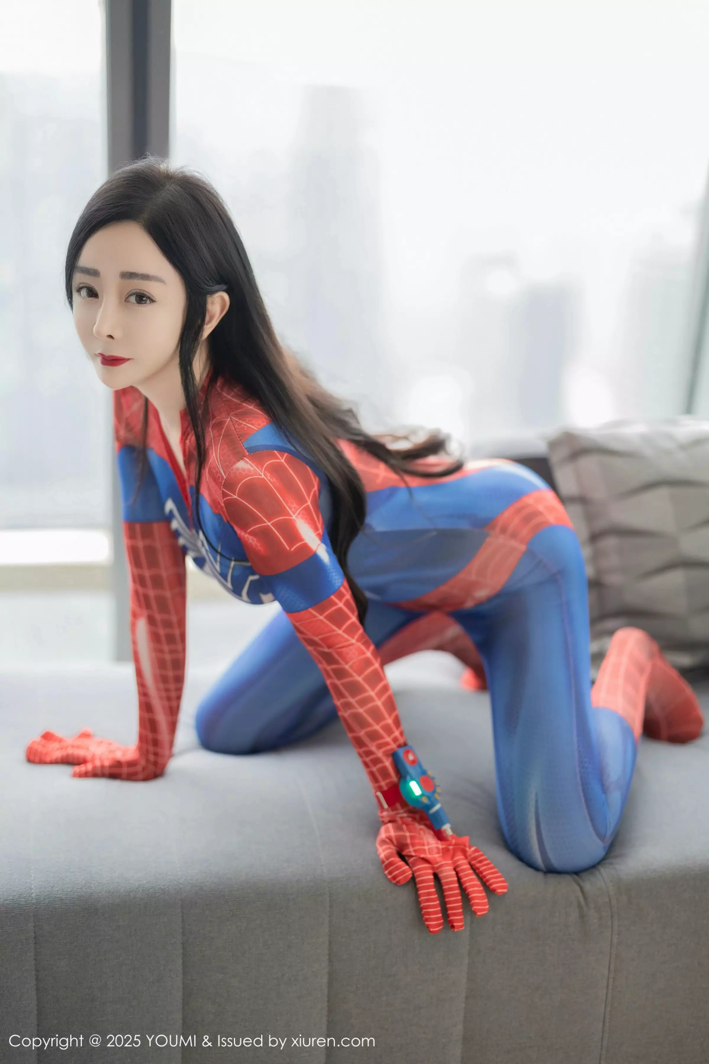 [YouMi尤蜜荟]Vol.1138_模特允爾性感紧身蜘蛛侠服饰露灰色内衣秀丰满身材撩人诱惑写真78P
