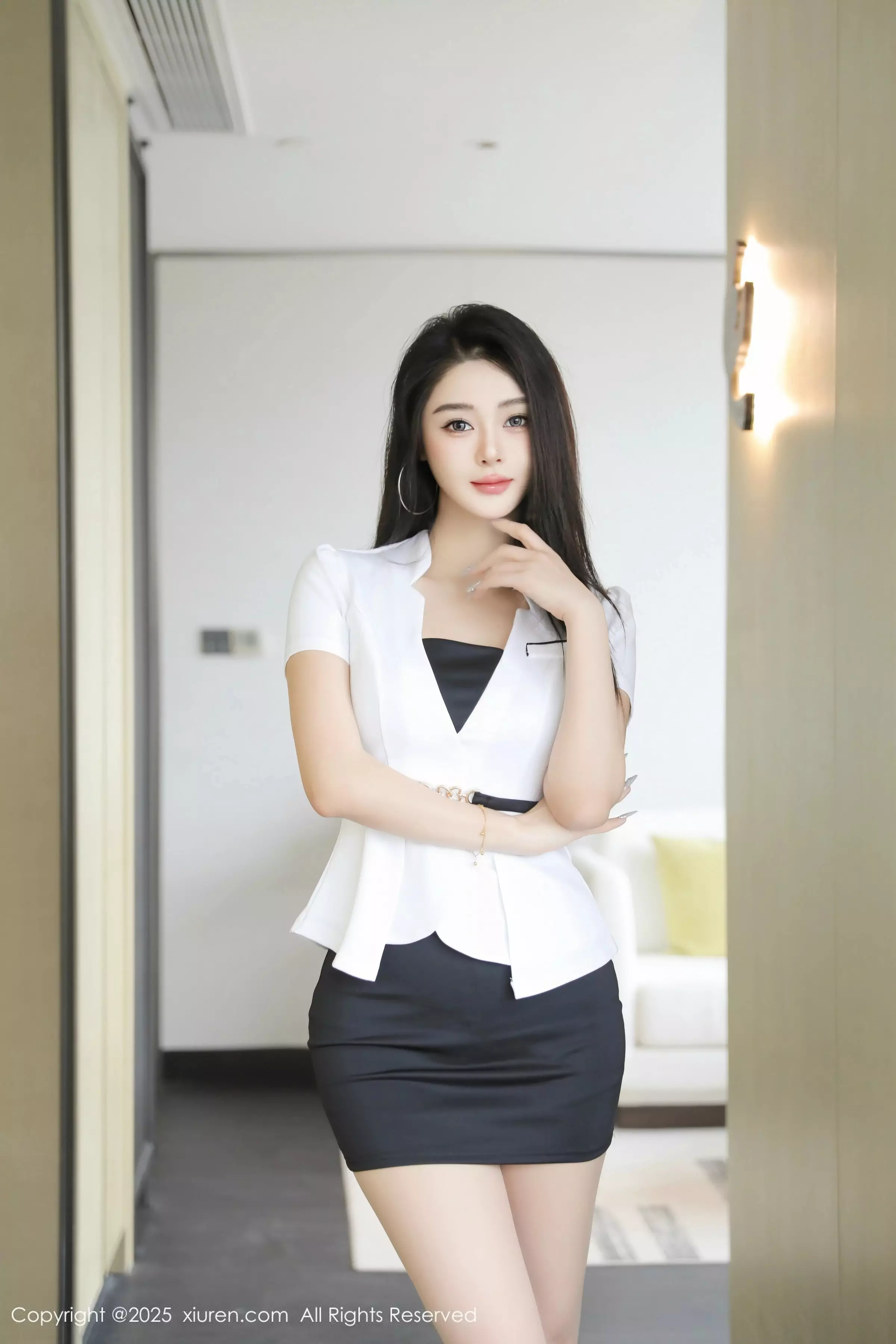 [[XiuRen秀人网]秀人网]No.10321_模特Candy糖糖性感白色OL服饰配超薄肉丝秀完美身材诱惑写真81P