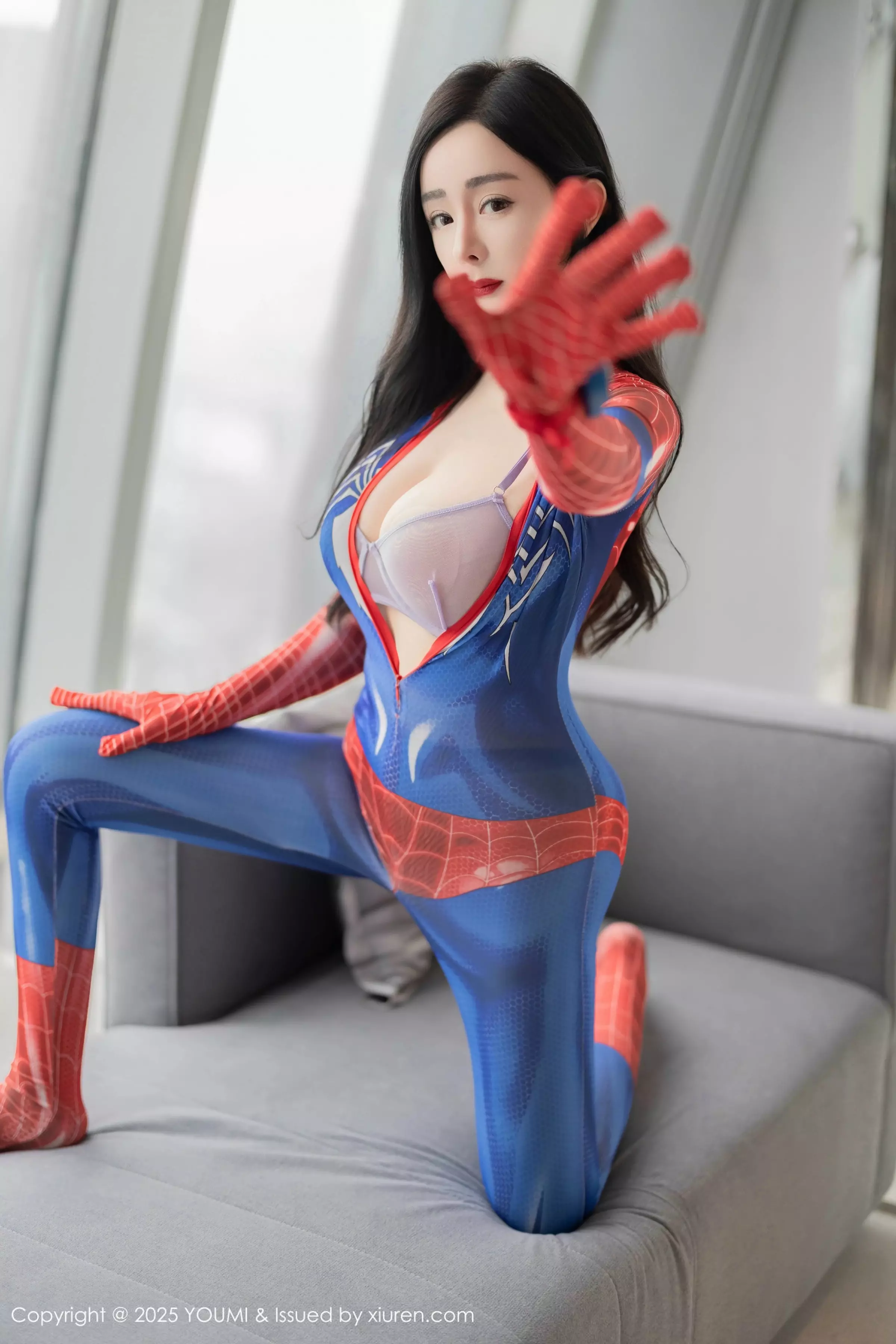 [YouMi尤蜜荟]Vol.1138_模特允爾性感紧身蜘蛛侠服饰露灰色内衣秀丰满身材撩人诱惑写真78P