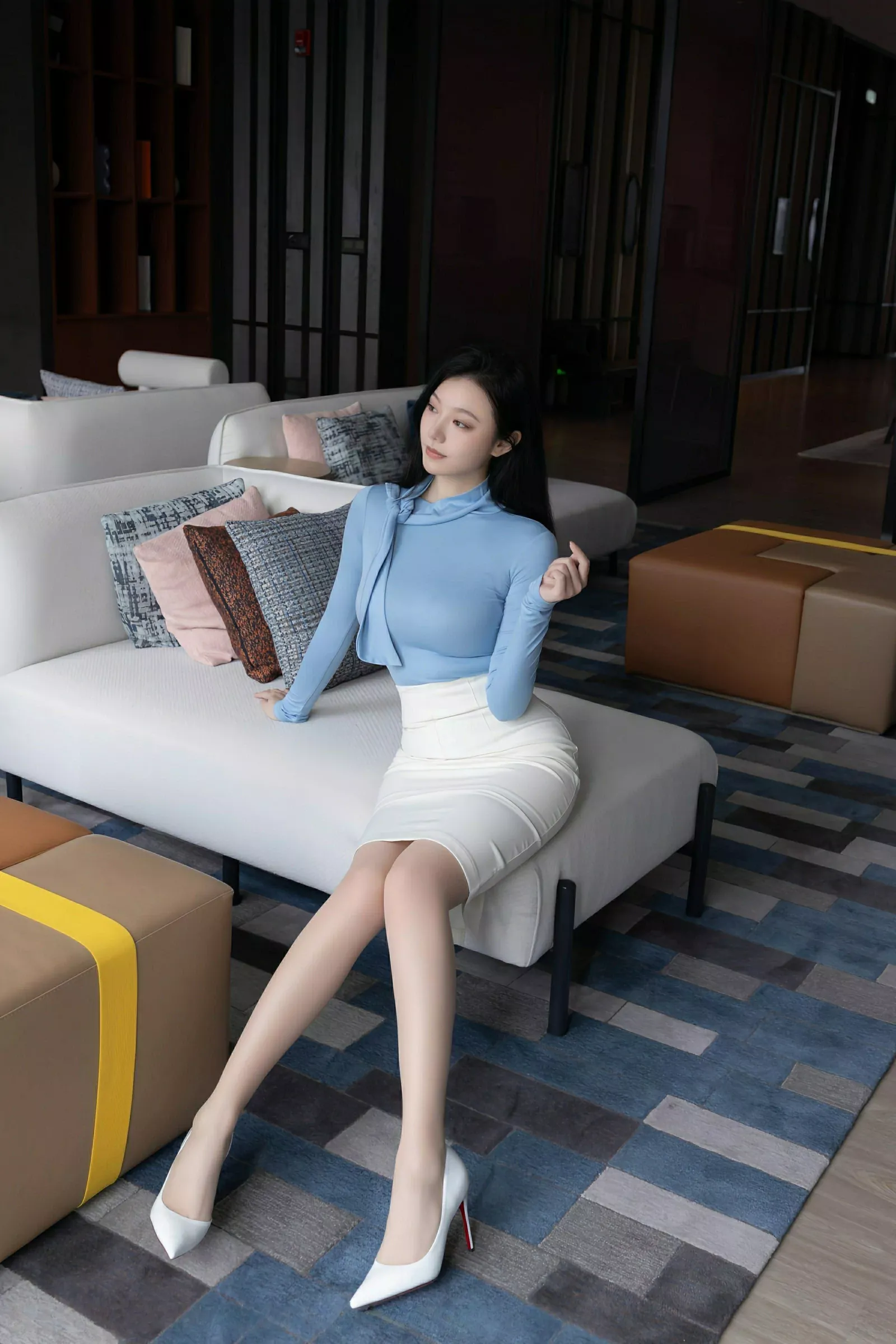 [[XiuRen秀人网]秀人网]No.10424_模特安然anran性感蓝色上衣露肉色内衣配超薄肉丝秀美腿诱惑写真80P