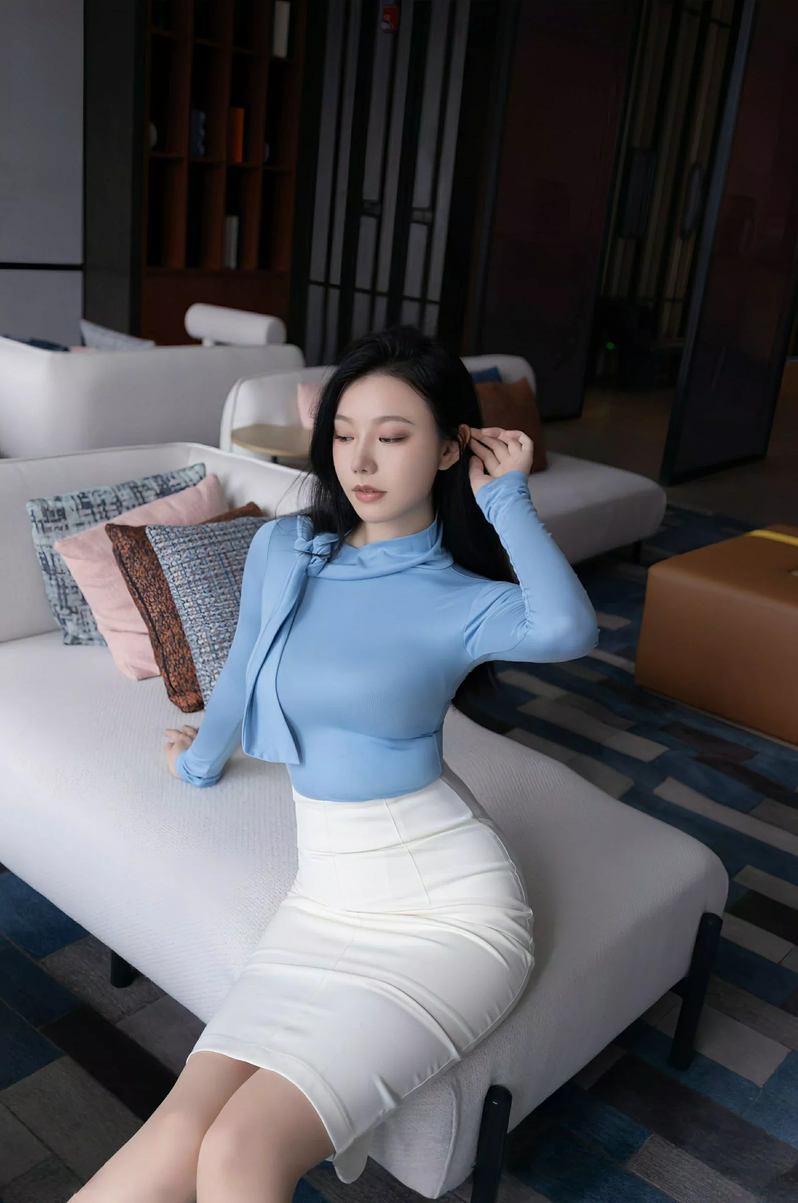 [[XiuRen秀人网]秀人网]No.10424_模特安然anran性感蓝色上衣露肉色内衣配超薄肉丝秀美腿诱惑写真80P