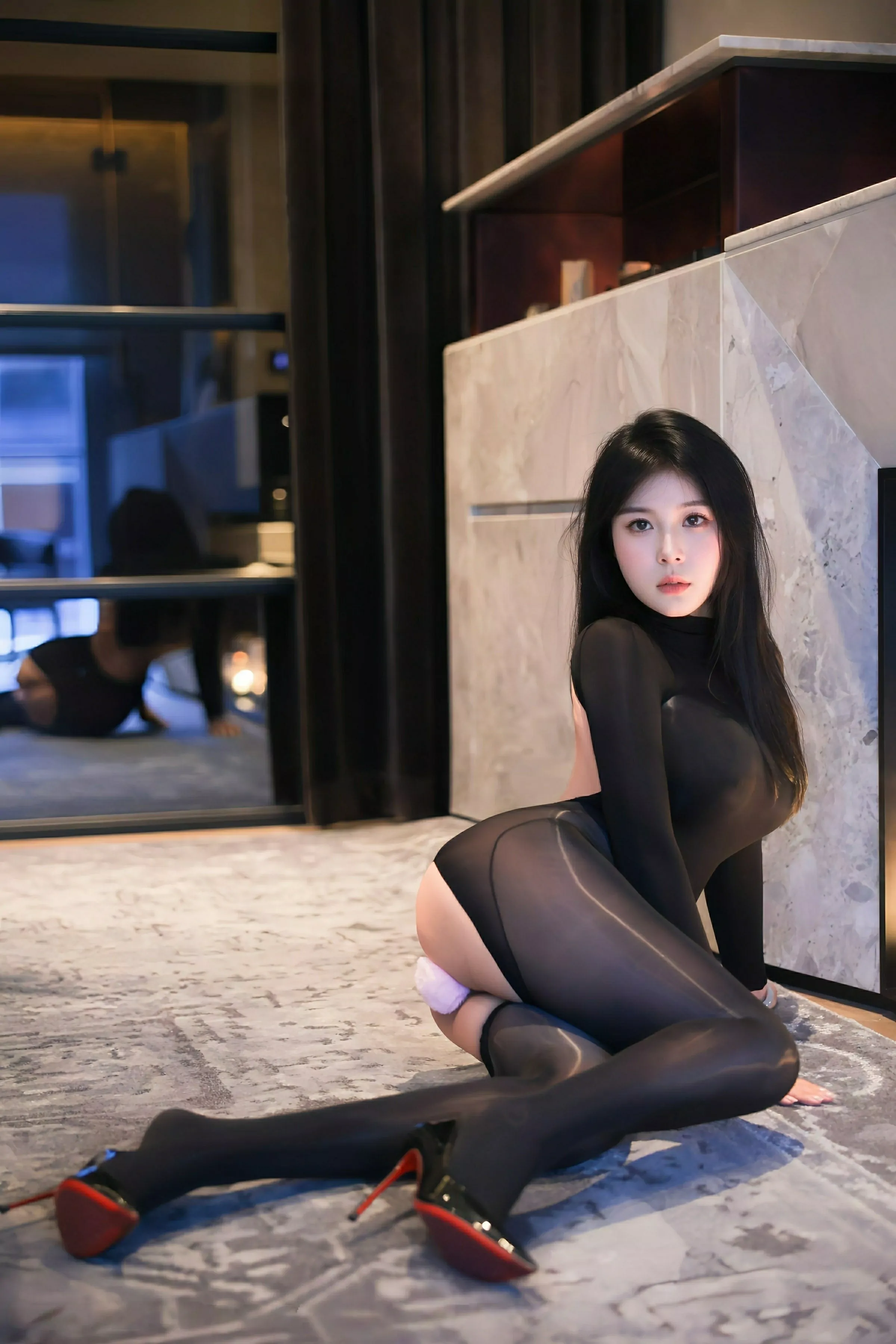 [[XiuRen秀人网]秀人网]No.10420_模特麦田私房性感黑色闪亮开档连体丝袜秀丰满身材撩人诱惑写真74P