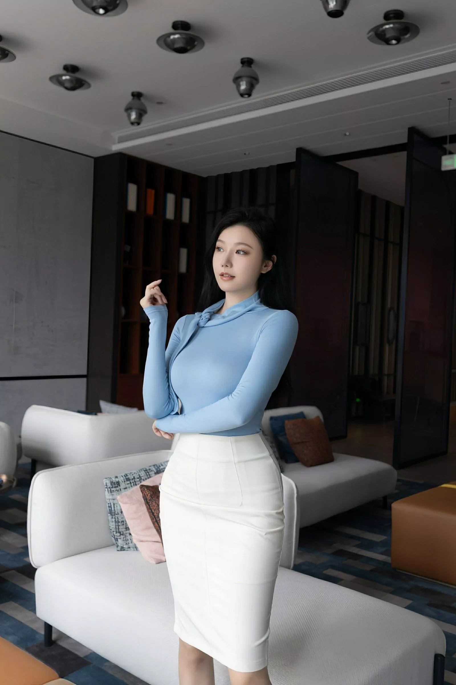 [[XiuRen秀人网]秀人网]No.10424_模特安然anran性感蓝色上衣露肉色内衣配超薄肉丝秀美腿诱惑写真80P