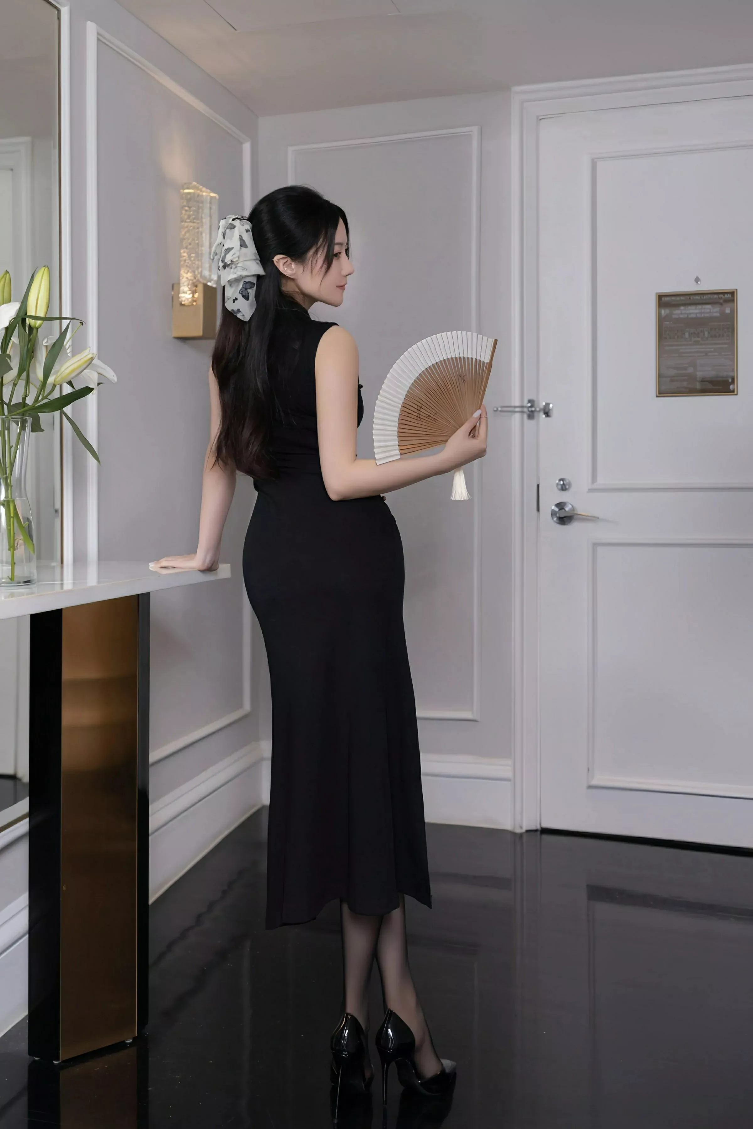 [[XiuRen秀人网]秀人网]No.10480_模特鱼子酱Fish性感黑色连衣长裙露黑色内衣秀婀娜身段诱惑写真80P