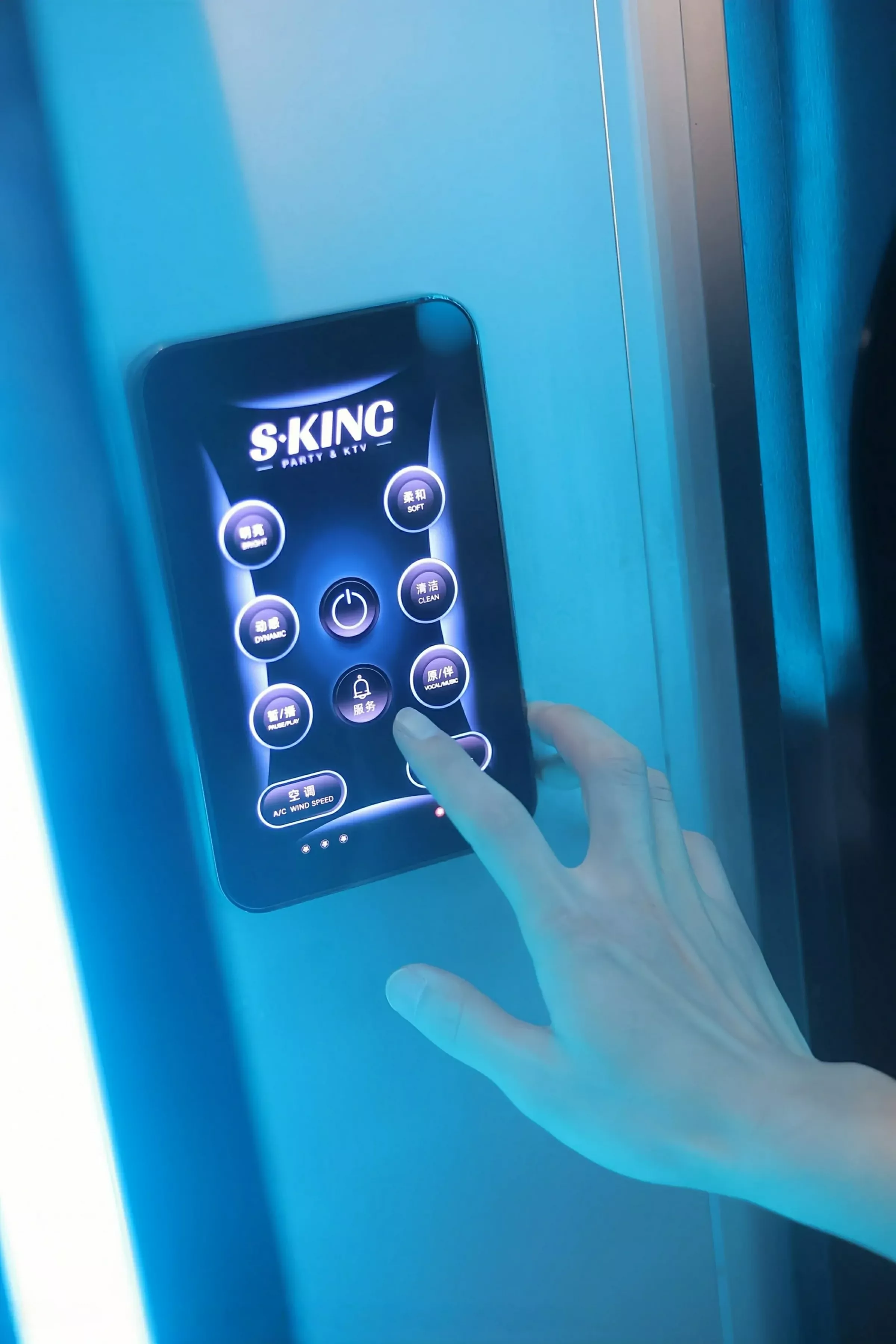 [[XiuRen秀人网]秀人网]No.10470_模特小肉肉咪私房性感白色蕾丝内衣配白丝袜秀凹凸身材诱惑写真76P