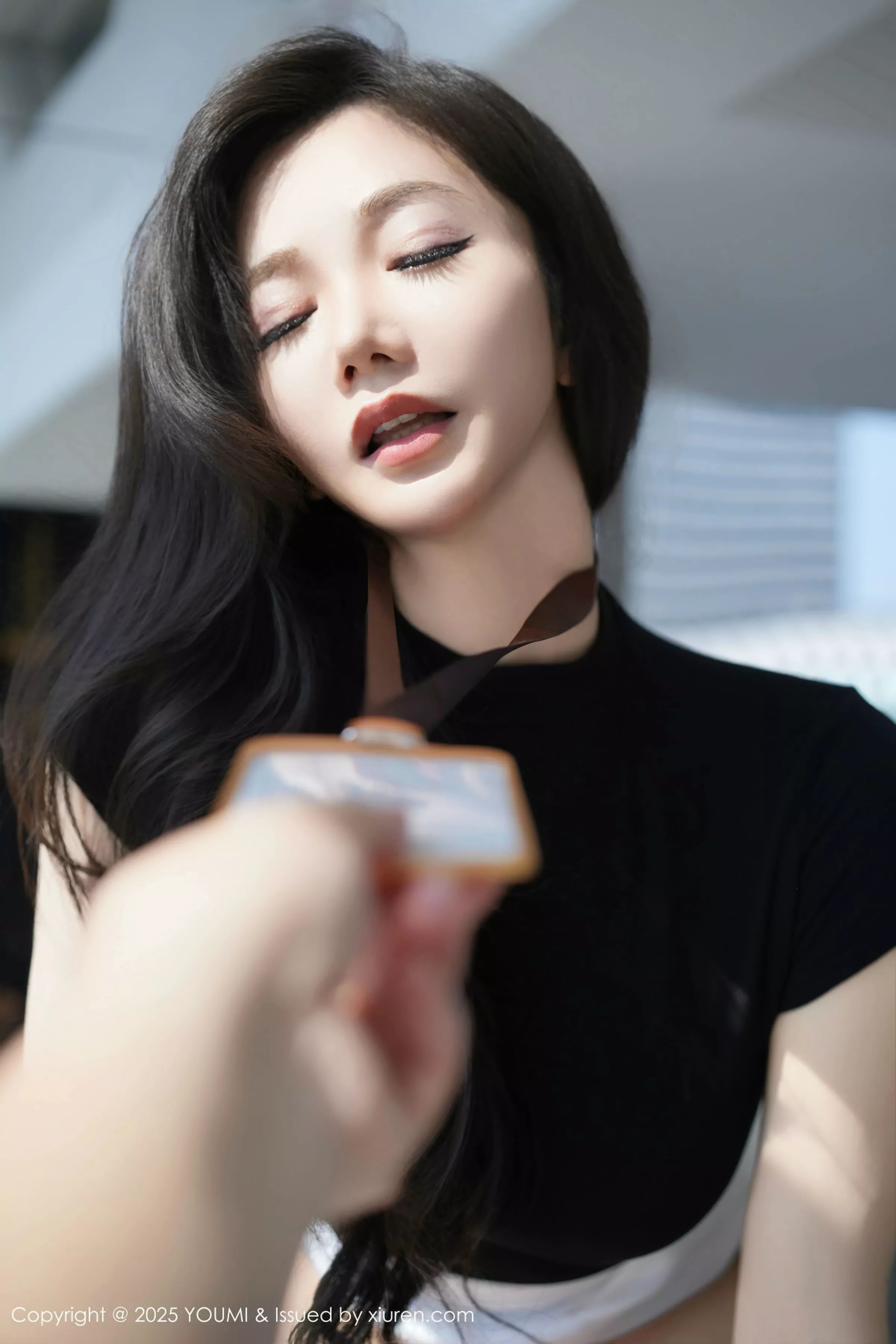 [YouMi尤蜜荟]Vol.1144_女神心妍小公主性感黑色OL服饰配超薄肉丝秀丰腴身材诱惑写真78P