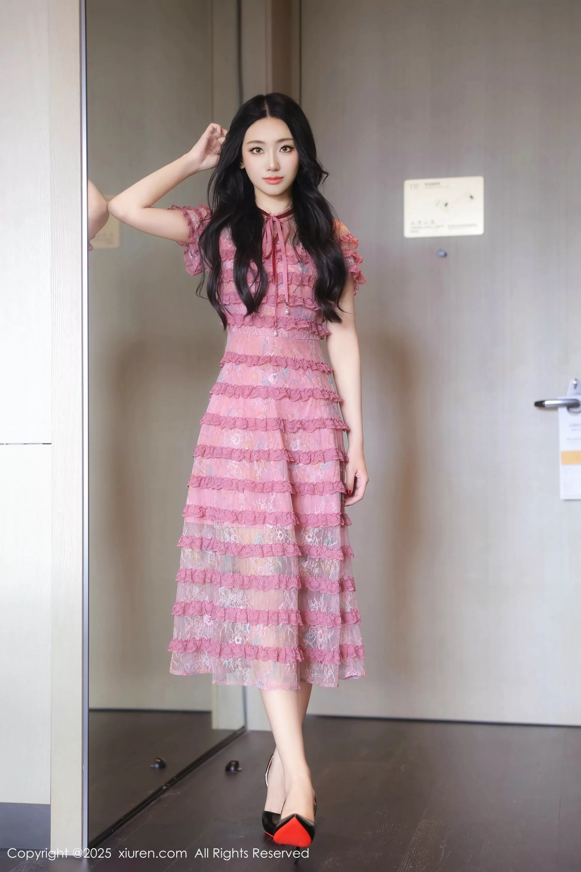 [[XiuRen秀人网]秀人网]No.10459_模特桑宁性感紫色连衣短裙露白色内衣配超薄黑丝秀美腿诱惑写真77P