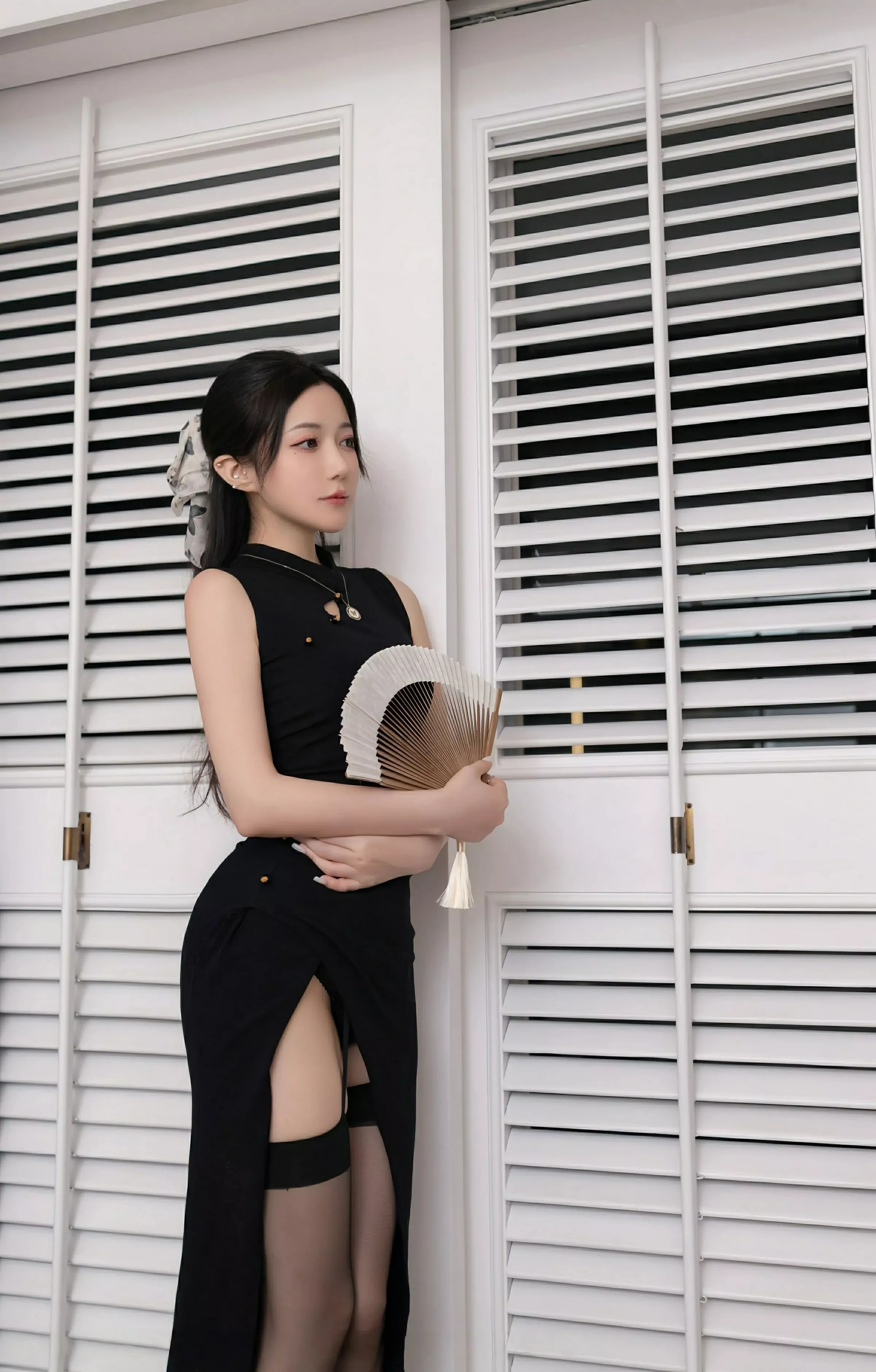 [[XiuRen秀人网]秀人网]No.10480_模特鱼子酱Fish性感黑色连衣长裙露黑色内衣秀婀娜身段诱惑写真80P