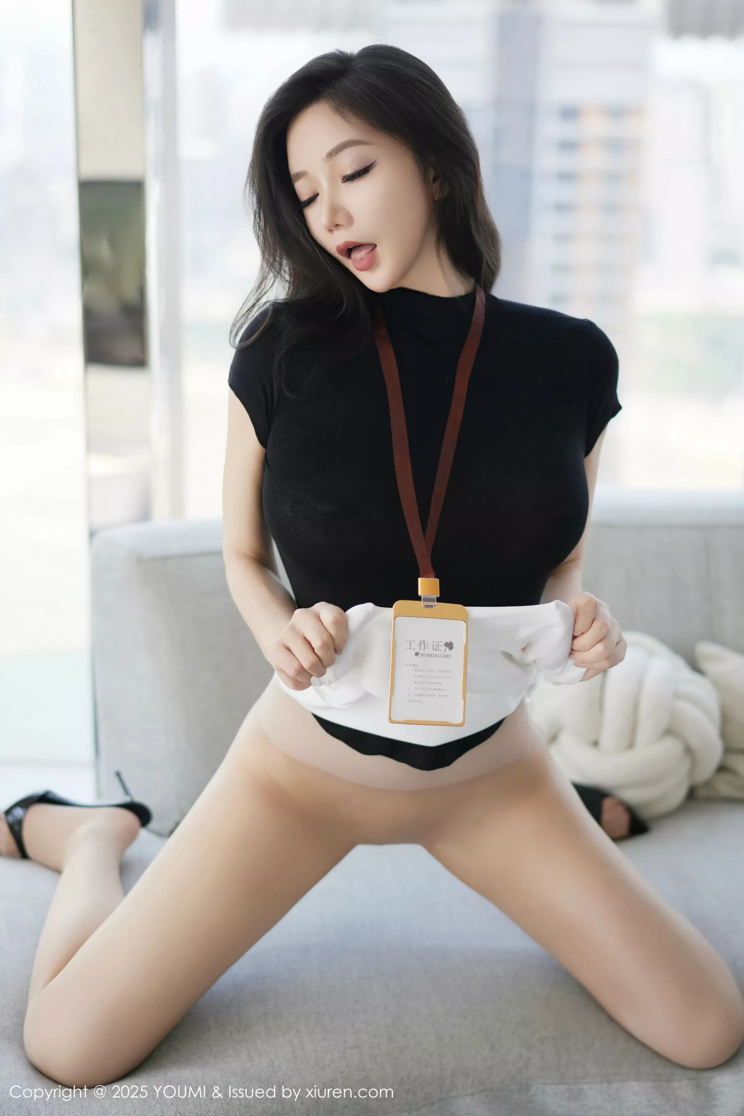 [YouMi尤蜜荟]Vol.1144_女神心妍小公主性感黑色OL服饰配超薄肉丝秀丰腴身材诱惑写真78P