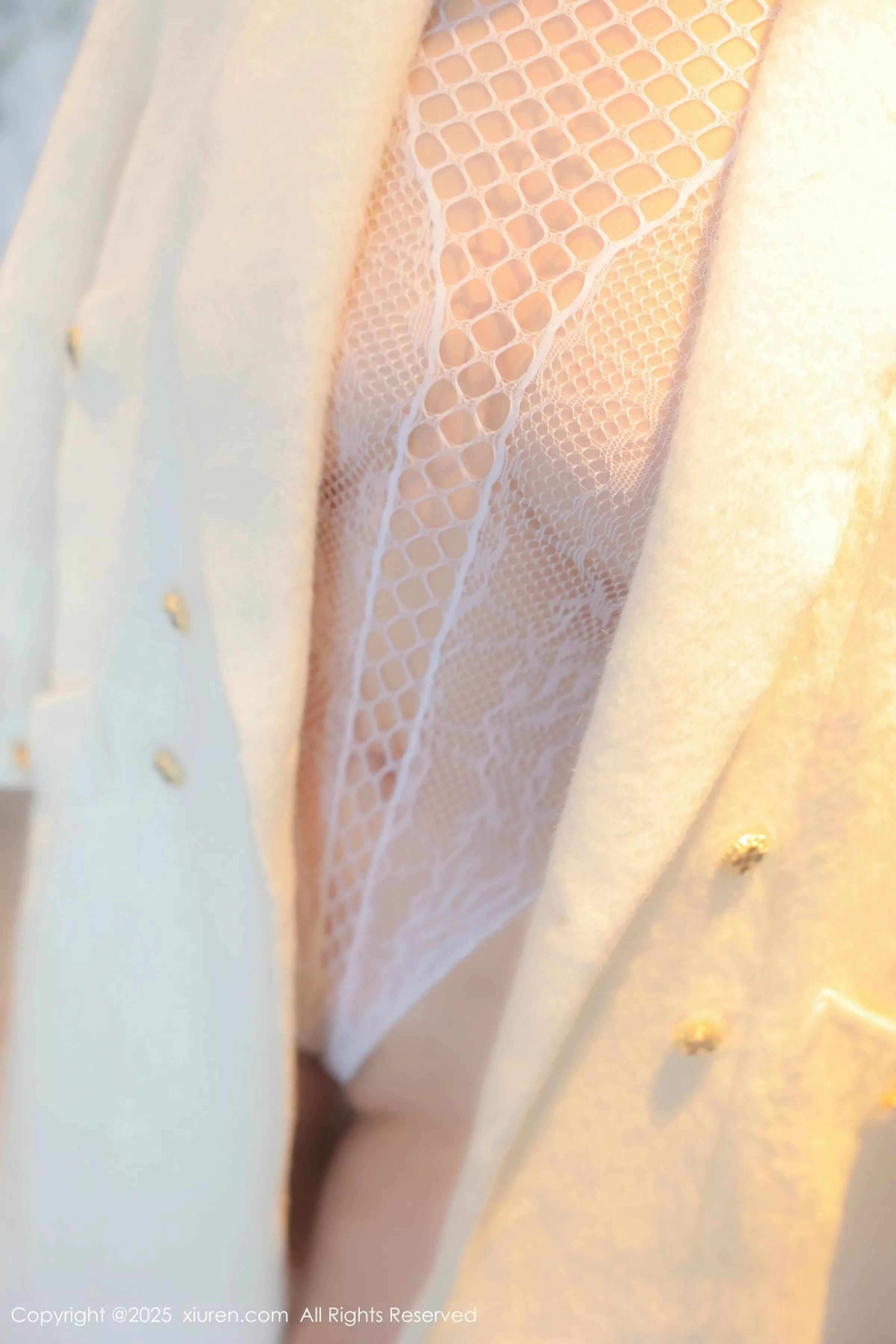 [[XiuRen秀人网]秀人网]No.10454_新人模特瓦达西性感白色蕾丝情趣连体衣秀惹火身材撩人诱惑写真69P