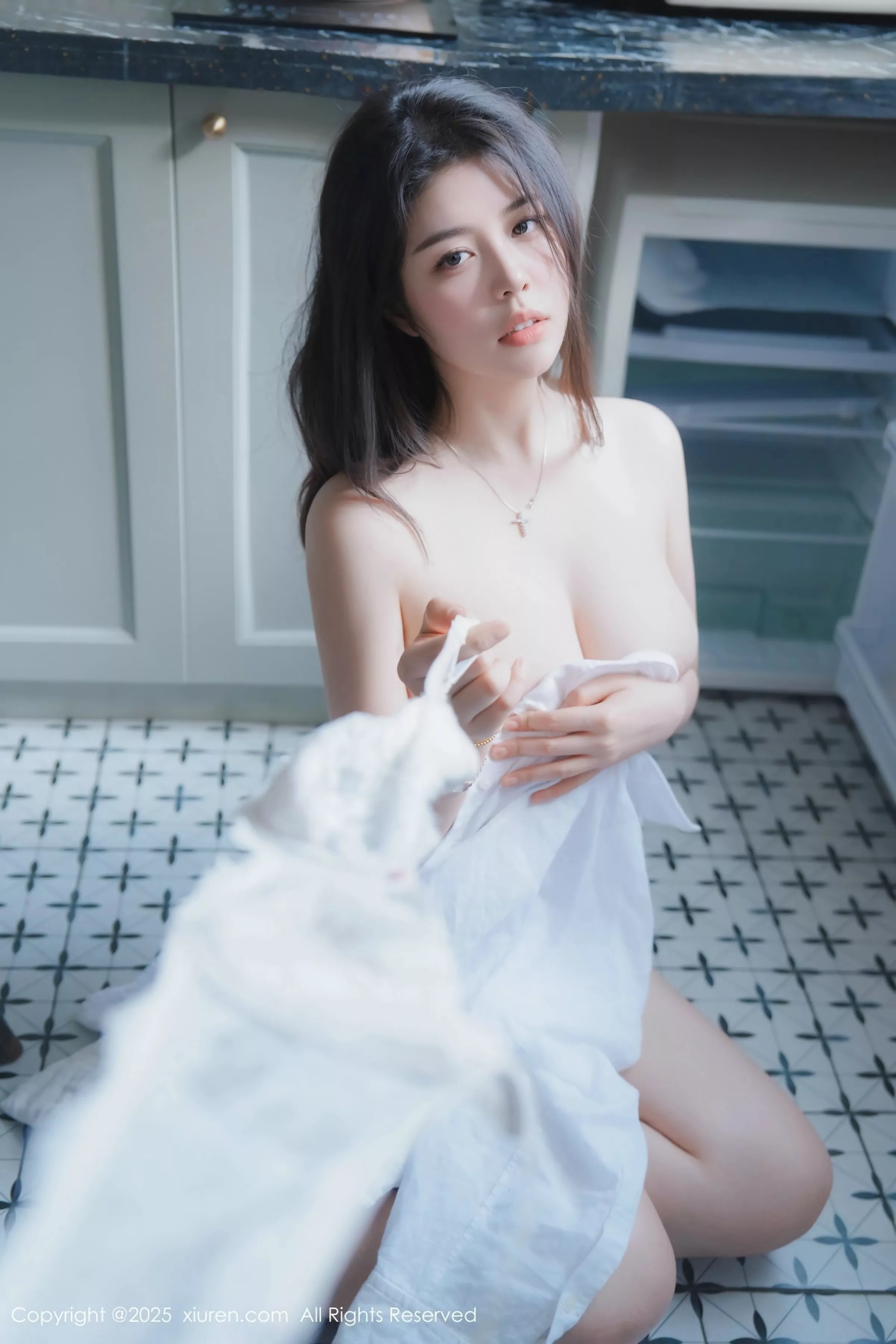 [[XiuRen秀人网]秀人网]No.10455_模特林若凡F性感白衬衣露白色情趣内衣秀丰腴身材惹火诱惑写真50P