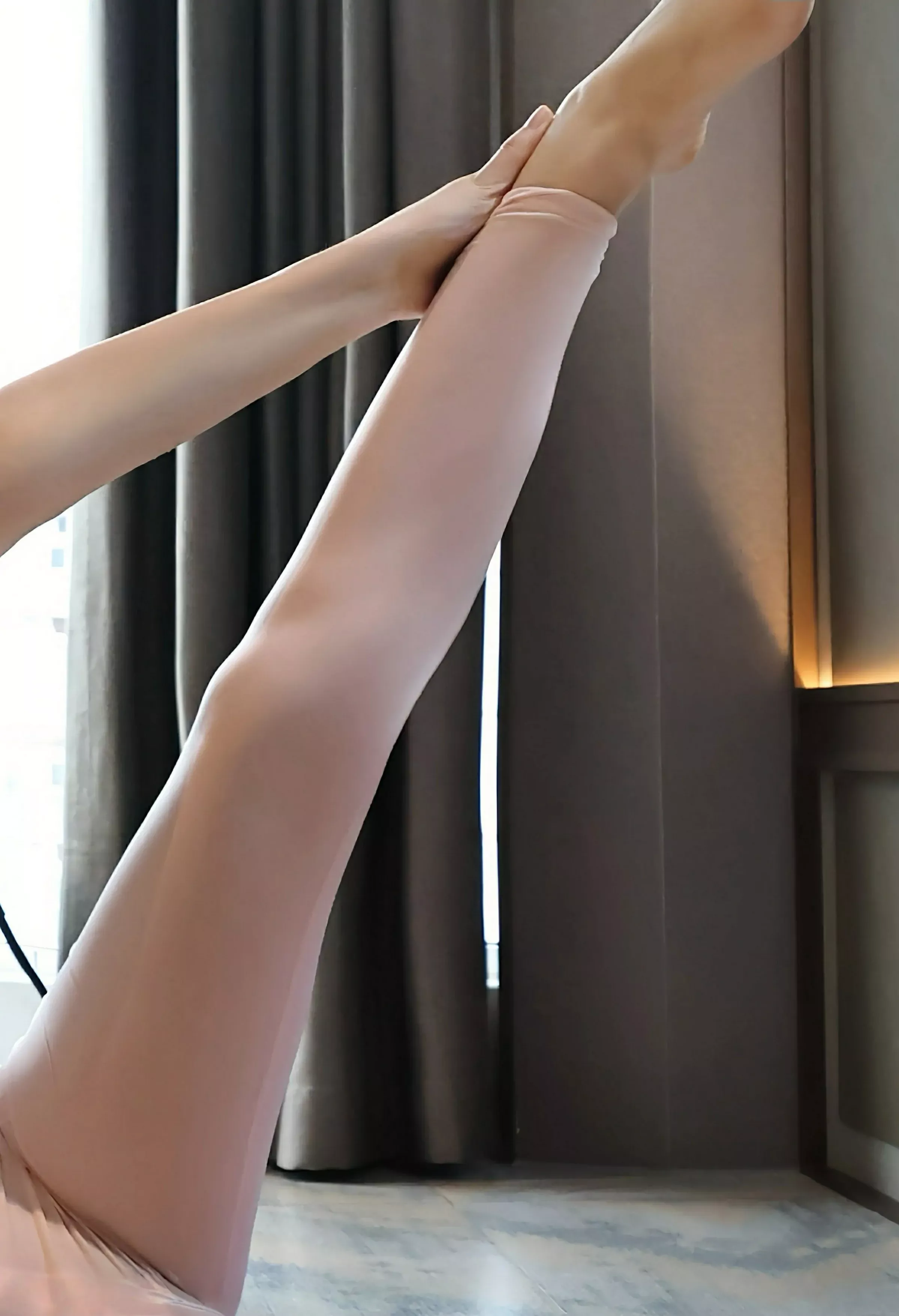 [[XiuRen秀人网]秀人网]No.10474_模特小芭乐性感白色上衣配粉色瑜伽裤秀曼妙苗条身姿诱惑写真86P