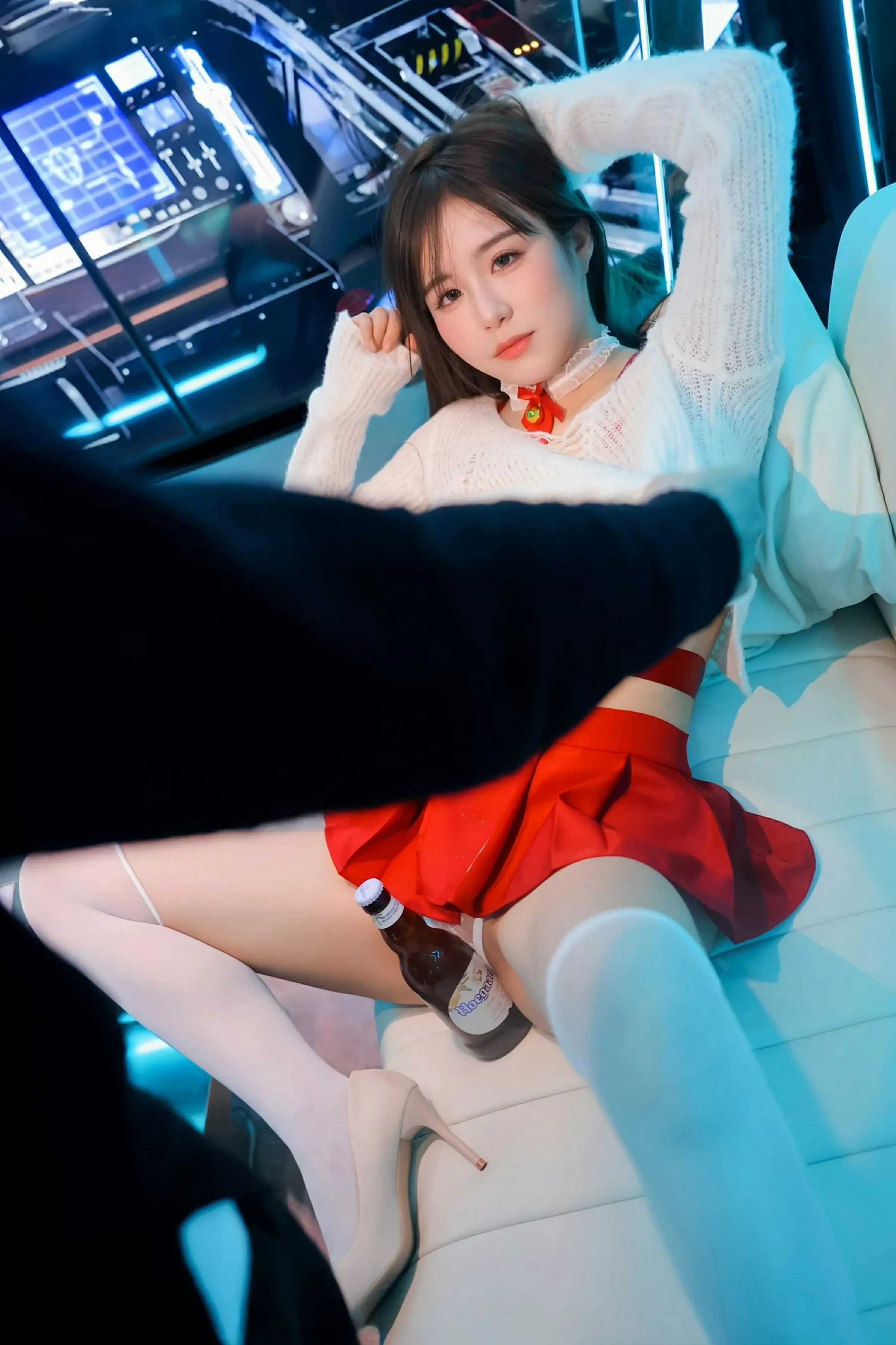 [[XiuRen秀人网]秀人网]No.10470_模特小肉肉咪私房性感白色蕾丝内衣配白丝袜秀凹凸身材诱惑写真76P