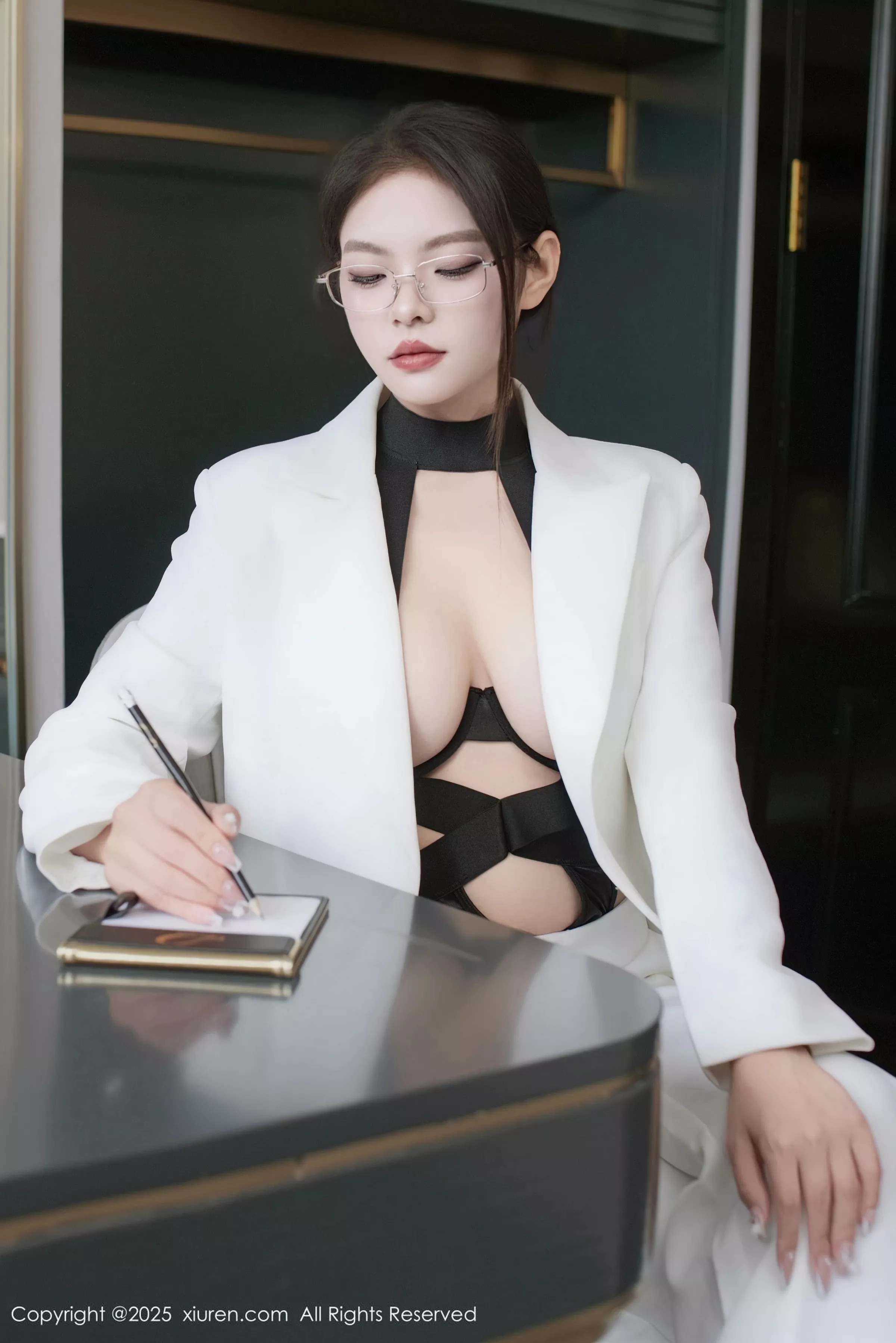 [[XiuRen秀人网]秀人网]No.10464_新人模特冬安白色西服露黑色情趣内衣配黑丝袜秀丰满身材诱惑写真94P