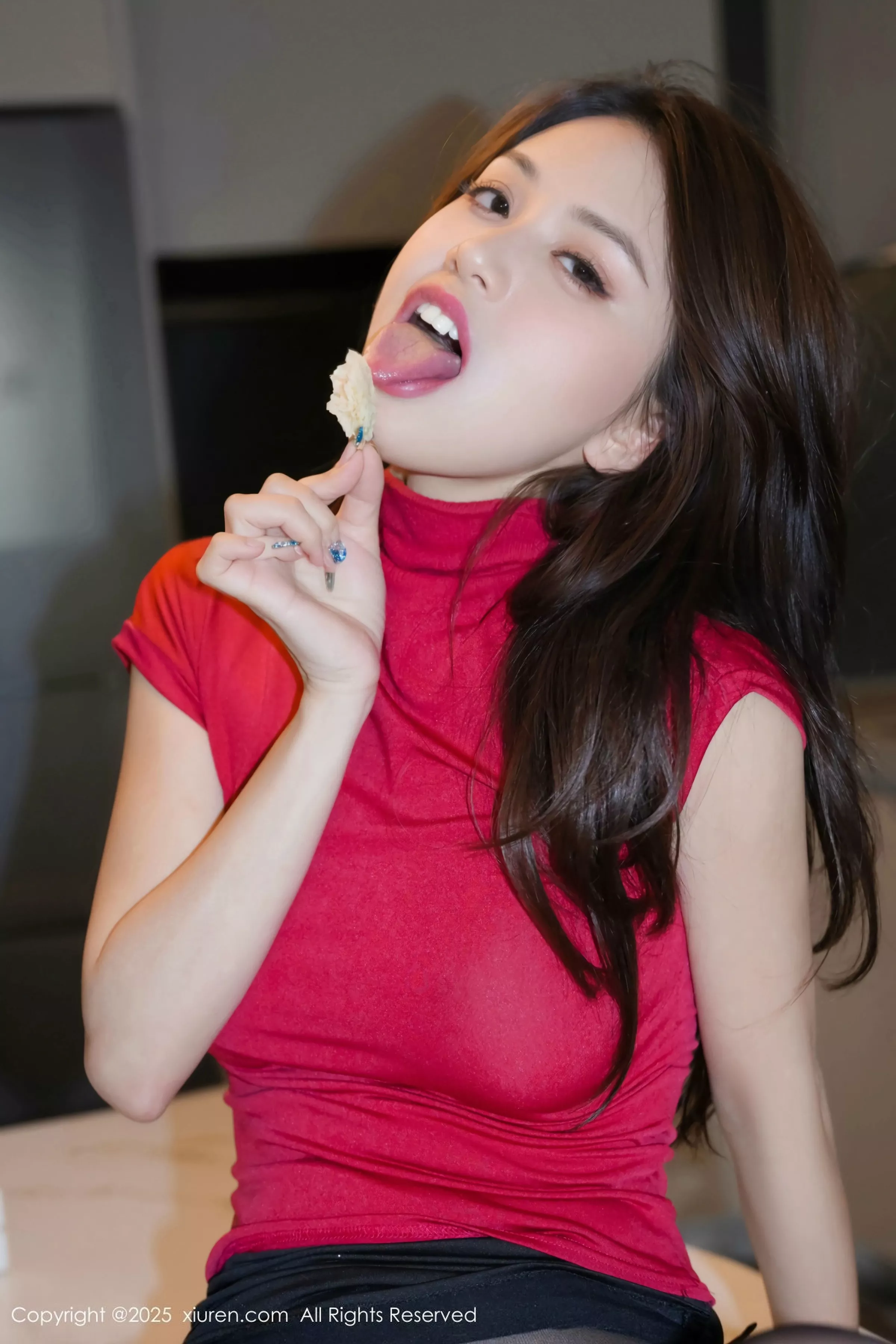 [[XiuRen秀人网]秀人网]No.10461_模特Well11性感红T配黑短裙露超薄黑丝秀高挑曼妙身姿诱惑写真73P