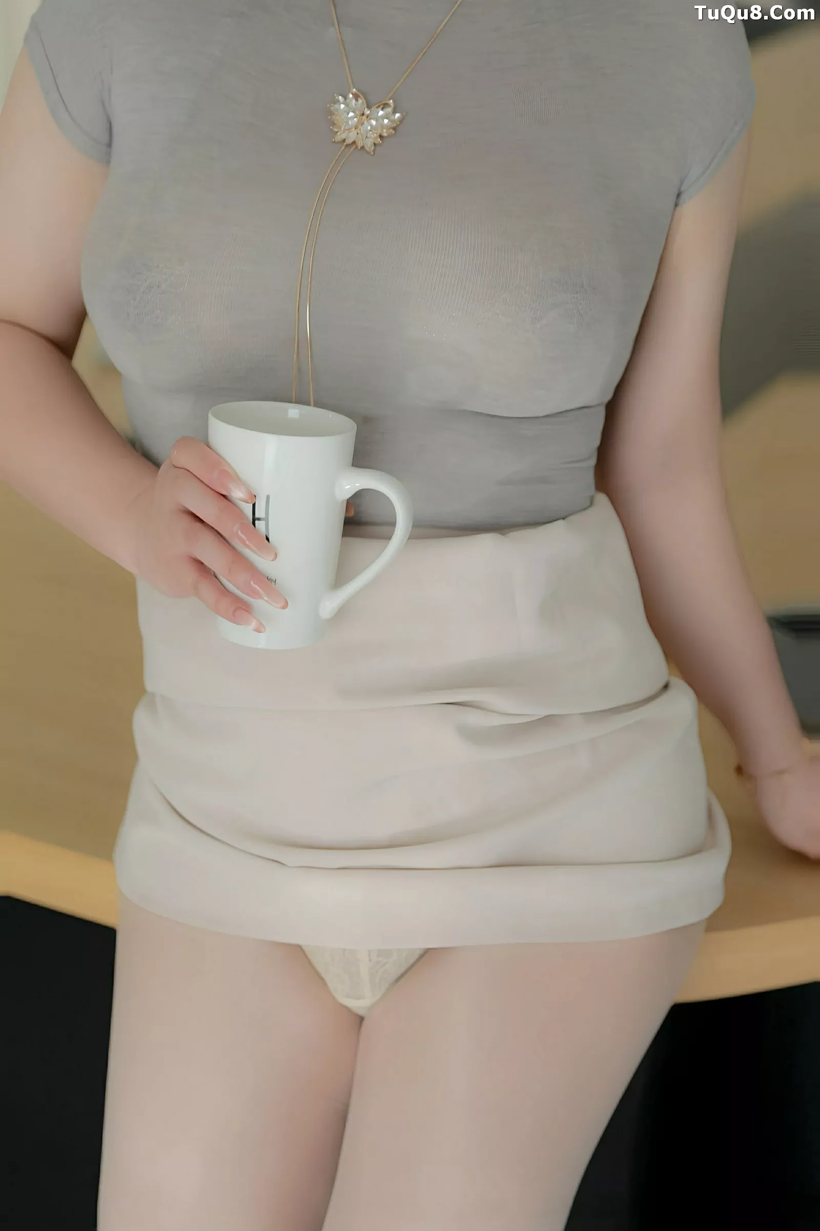 [[XiuRen秀人网]秀人网]No.10488_模特王婉悠Queen性感灰色OL服饰配超薄肉丝秀丰腴身姿诱惑写真80P