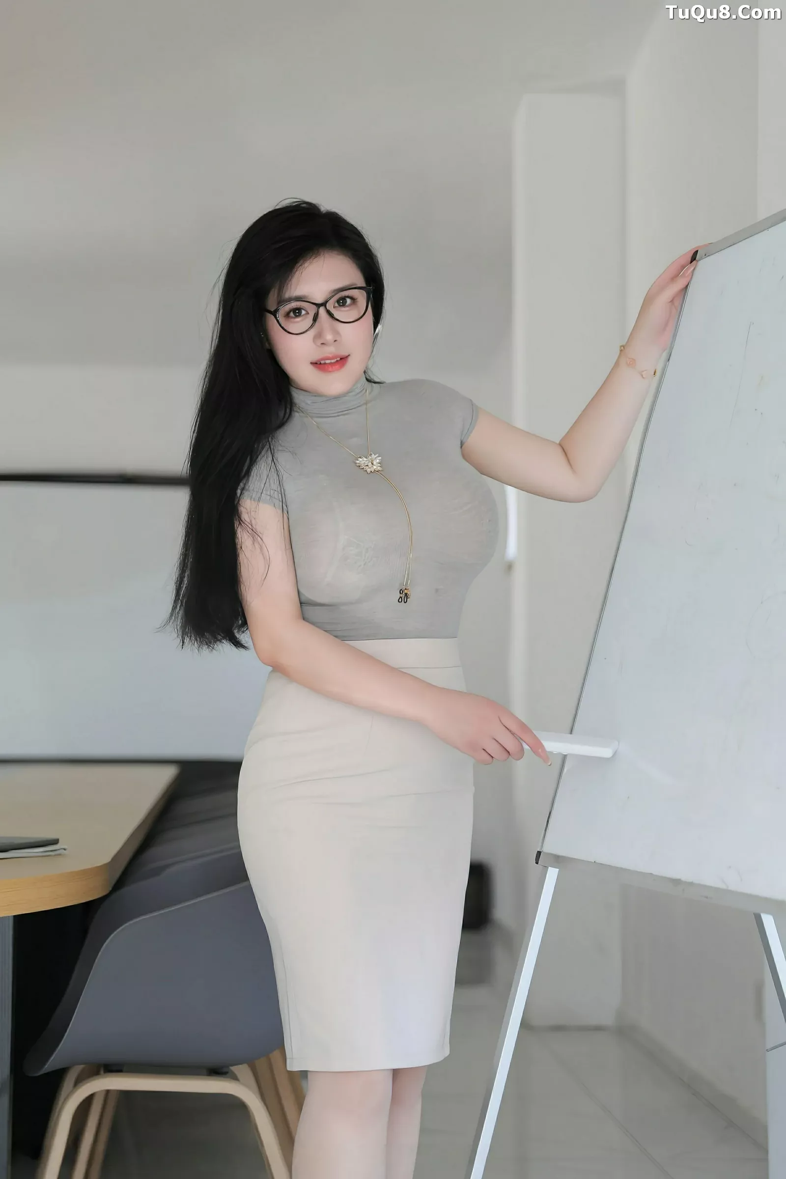 [[XiuRen秀人网]秀人网]No.10488_模特王婉悠Queen性感灰色OL服饰配超薄肉丝秀丰腴身姿诱惑写真80P