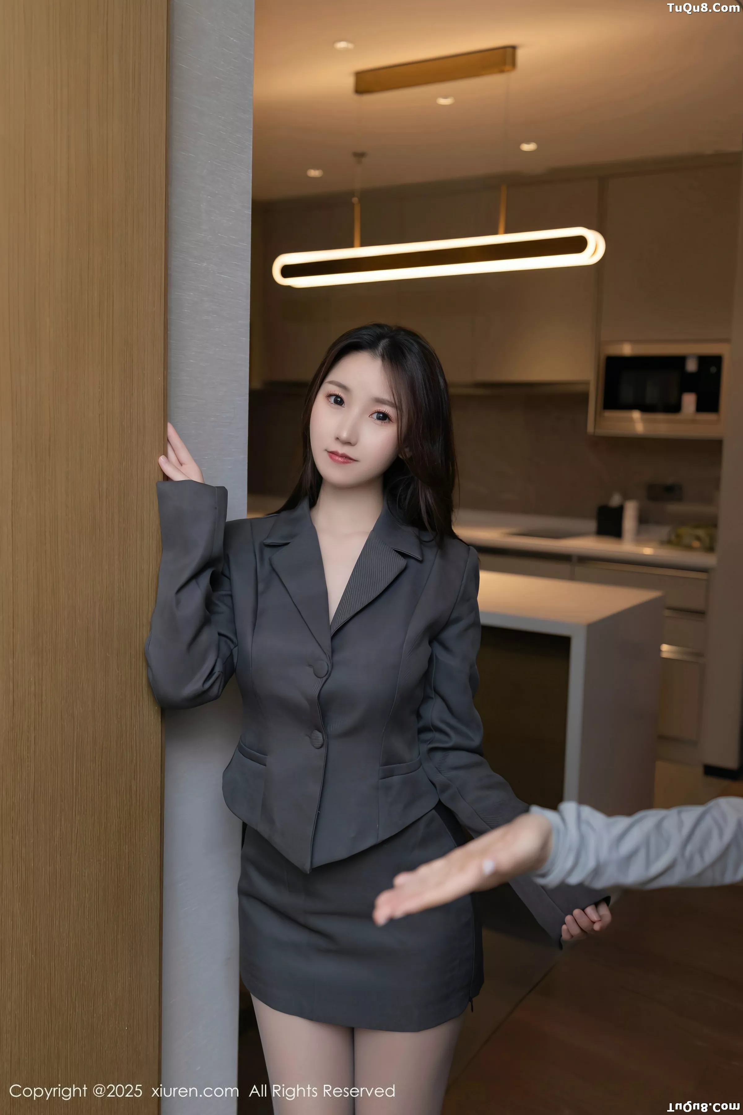 [[XiuRen秀人网]秀人网]No.10497_模特杏子Yada性感白色薄透内衣配灰色丝袜秀曼妙身姿诱惑写真83P