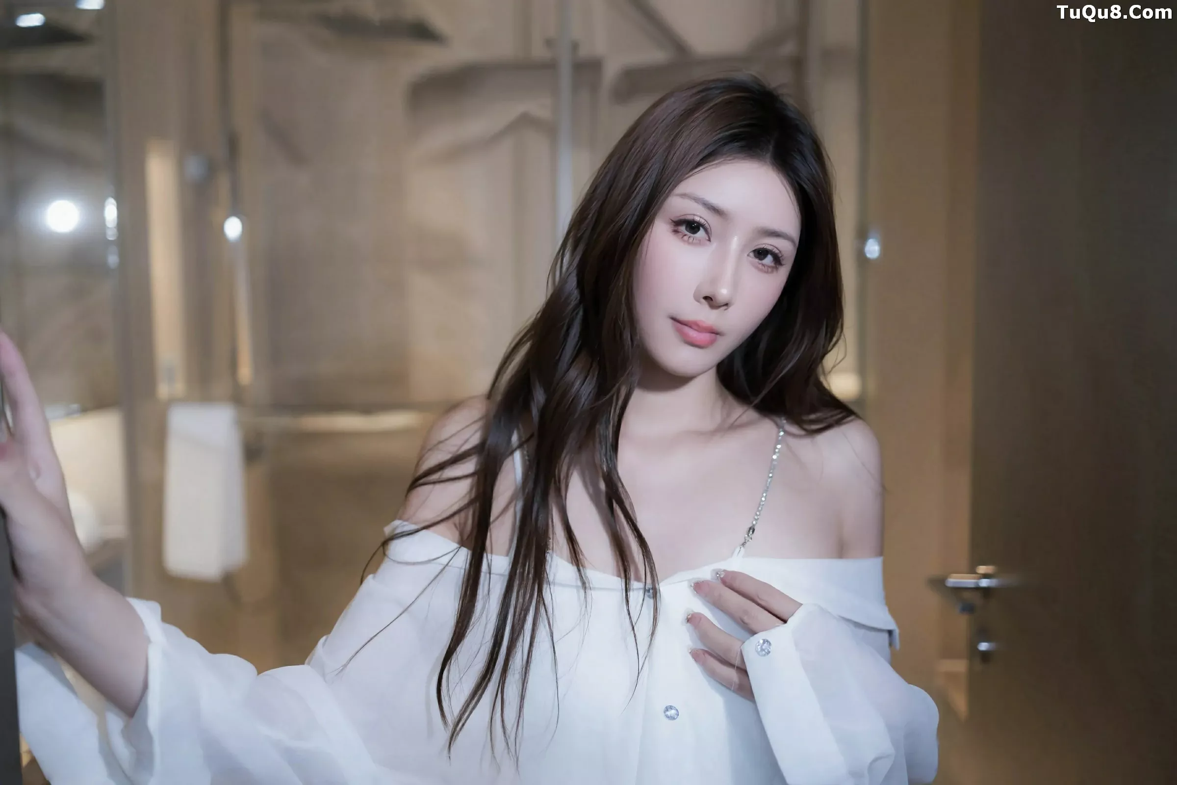 [[XiuRen秀人网]秀人网]No.10502_模特悦兮浴室场景性感白T衬衫配超薄肉丝湿身秀惹火身材诱惑写真68P