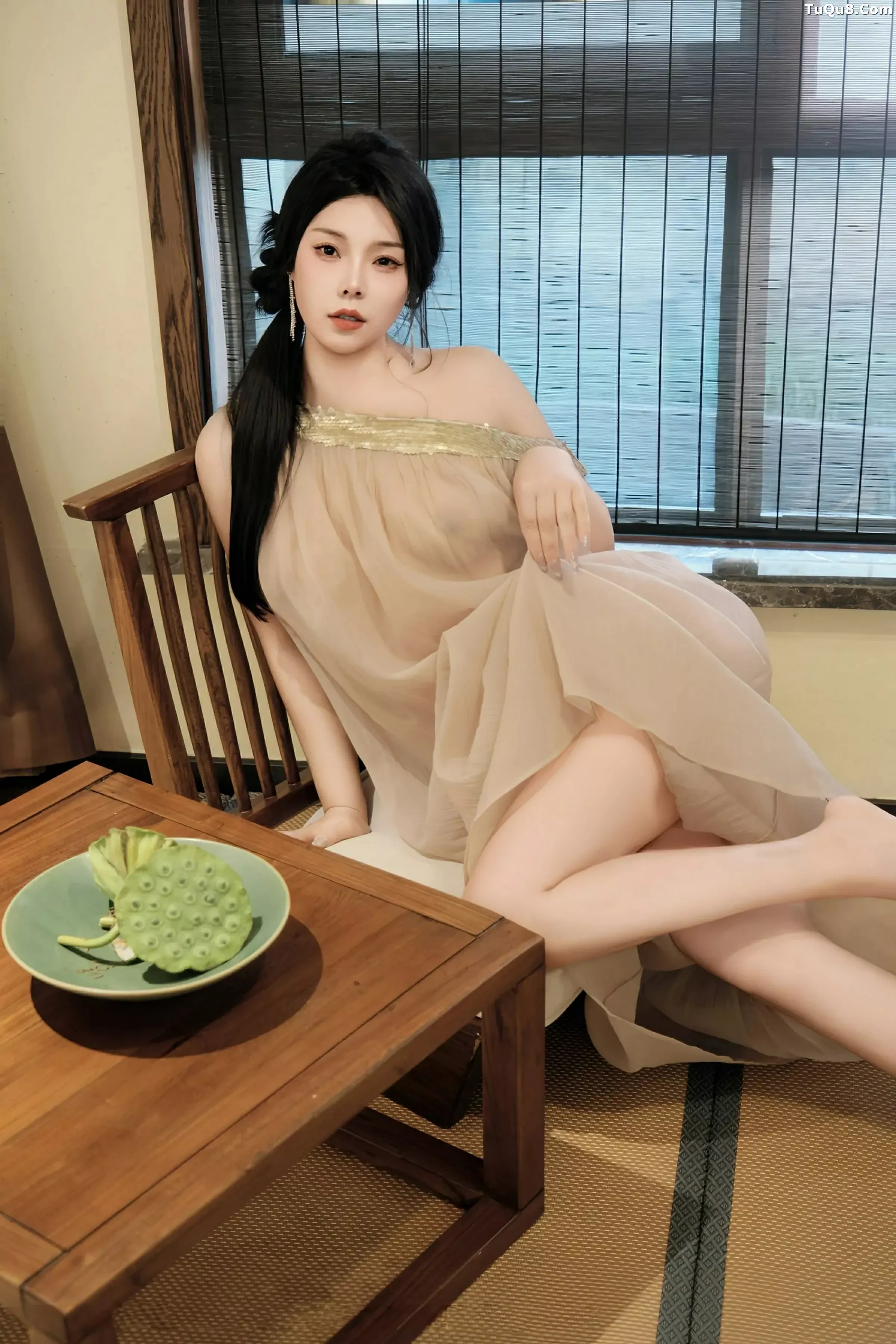 [[XiuRen秀人网]秀人网]No.10500_模特麦田私房性感透视薄纱连衣长裙半脱秀丰乳肥臀惹火诱惑写真50P