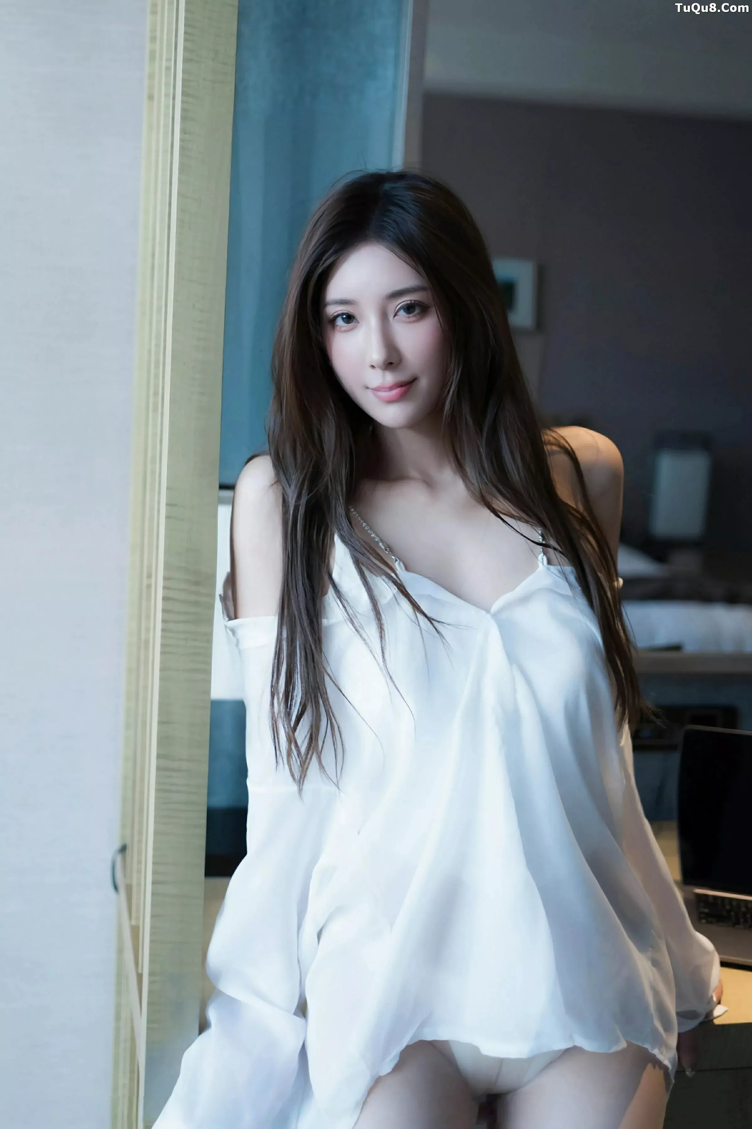 [[XiuRen秀人网]秀人网]No.10502_模特悦兮浴室场景性感白T衬衫配超薄肉丝湿身秀惹火身材诱惑写真68P