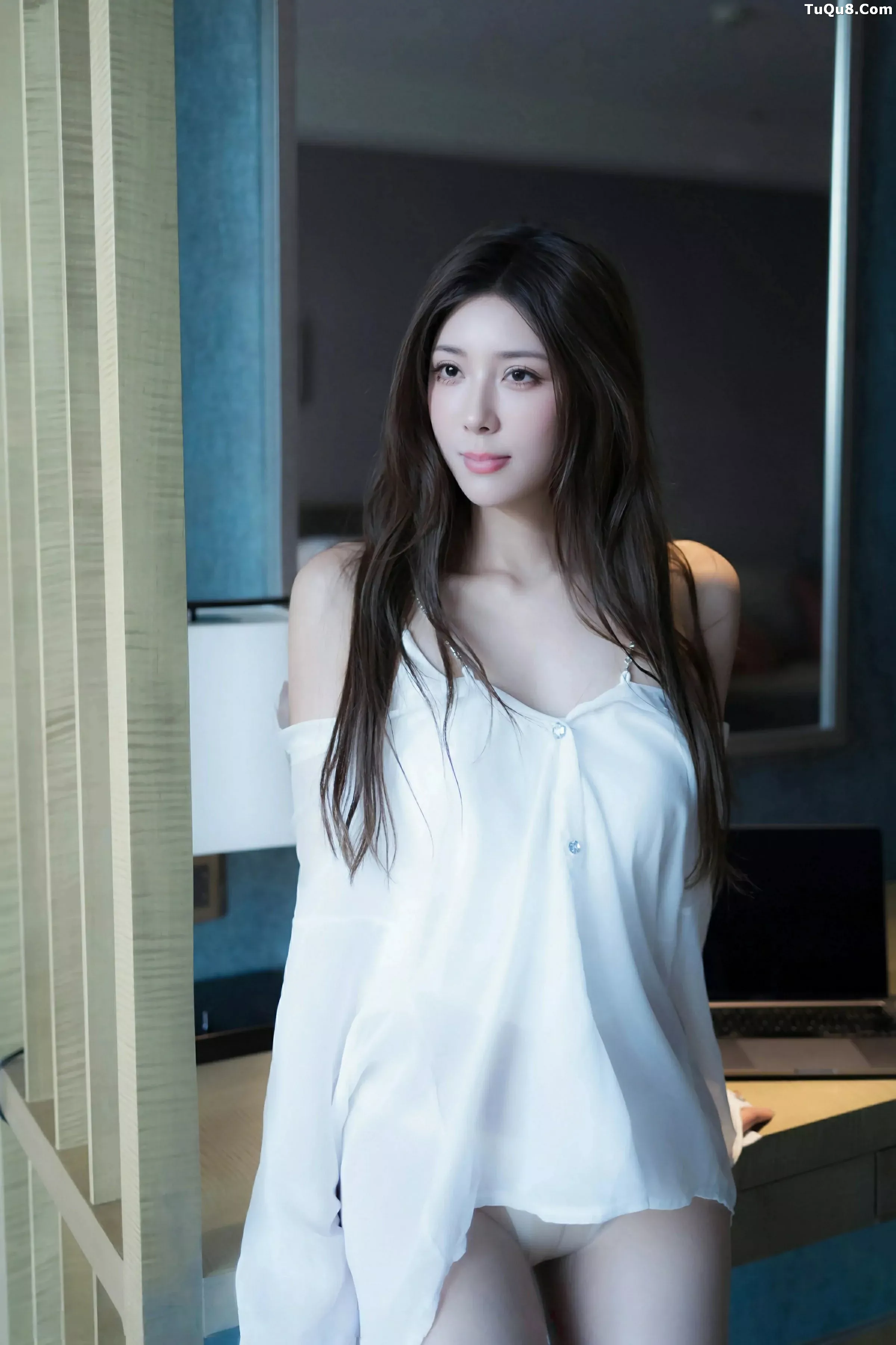 [[XiuRen秀人网]秀人网]No.10502_模特悦兮浴室场景性感白T衬衫配超薄肉丝湿身秀惹火身材诱惑写真68P