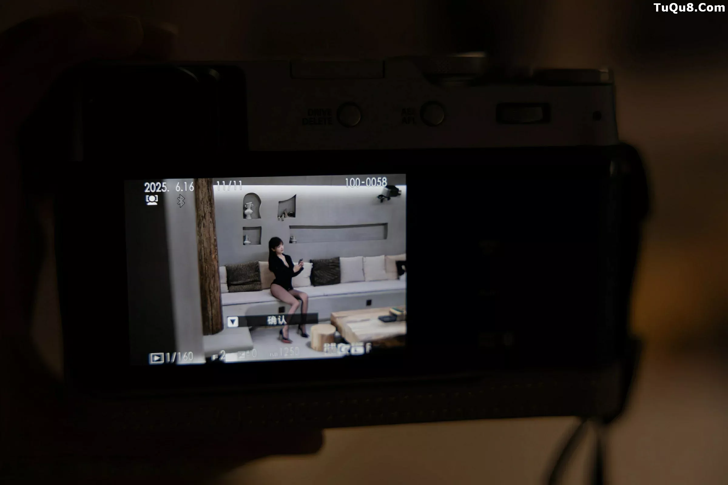 [[XiuRen秀人网]秀人网]No.10505_模特陆萱萱性感黑色衬衫配开档黑丝半脱秀柔美身姿完美诱惑写真80P