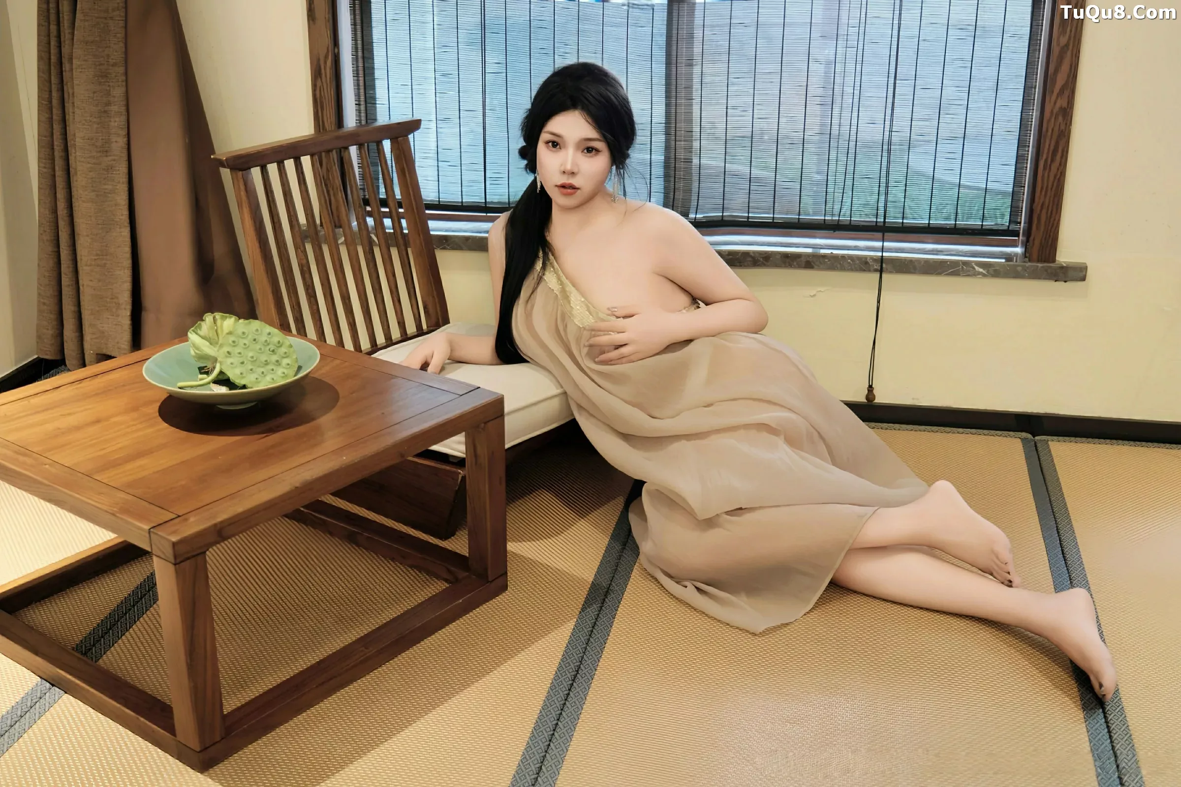 [[XiuRen秀人网]秀人网]No.10500_模特麦田私房性感透视薄纱连衣长裙半脱秀丰乳肥臀惹火诱惑写真50P