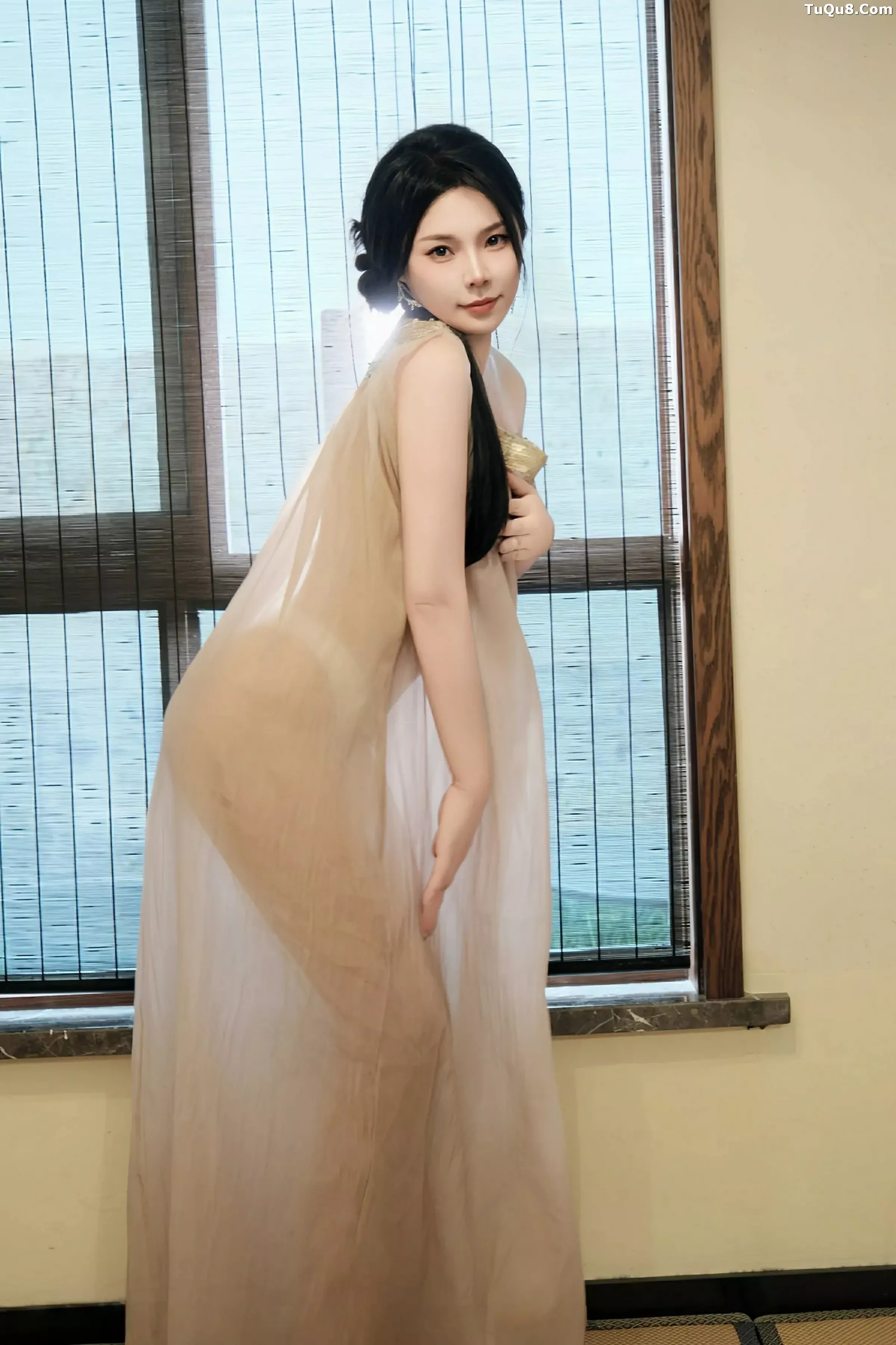 [[XiuRen秀人网]秀人网]No.10500_模特麦田私房性感透视薄纱连衣长裙半脱秀丰乳肥臀惹火诱惑写真50P