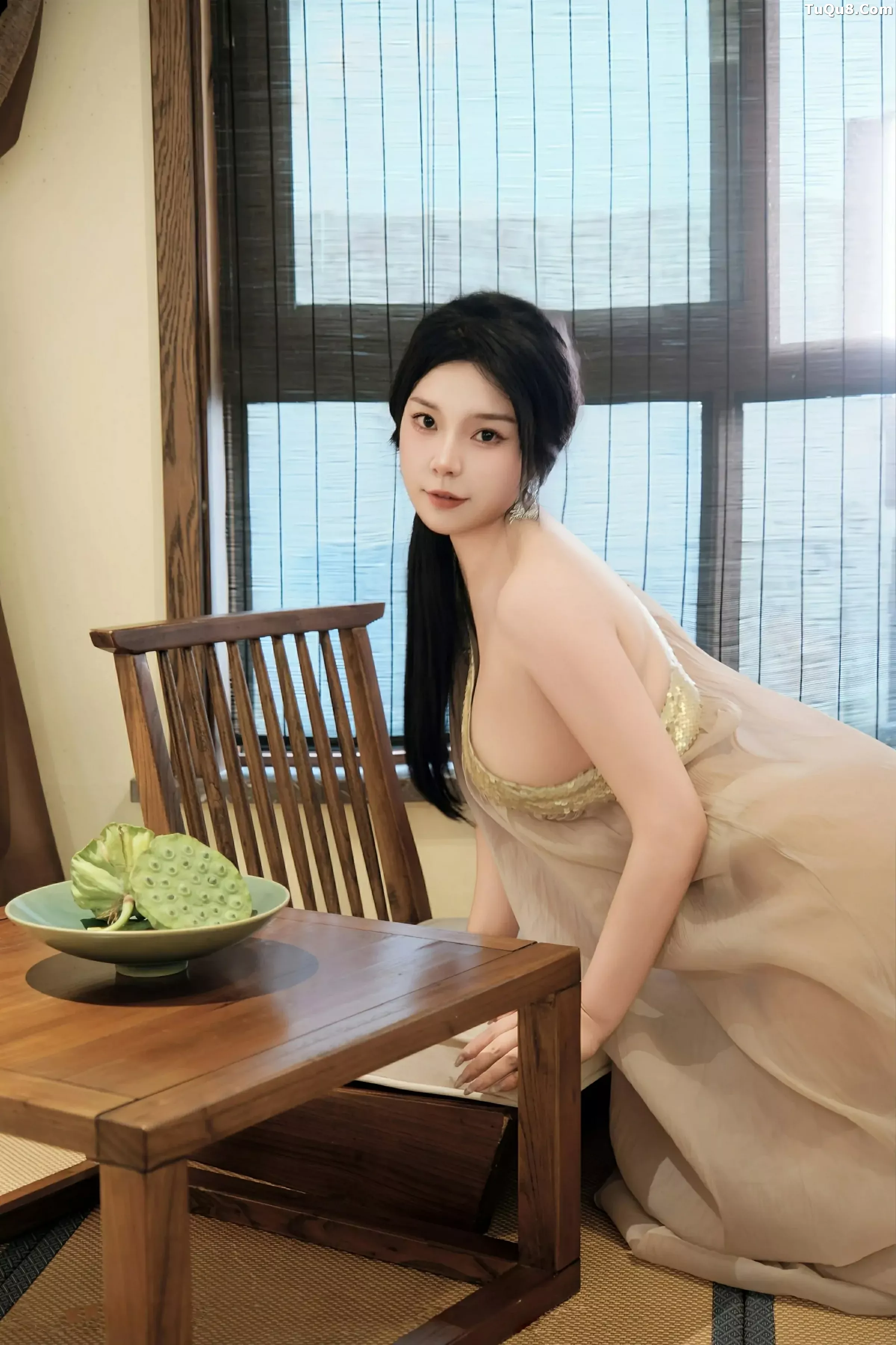 [[XiuRen秀人网]秀人网]No.10500_模特麦田私房性感透视薄纱连衣长裙半脱秀丰乳肥臀惹火诱惑写真50P