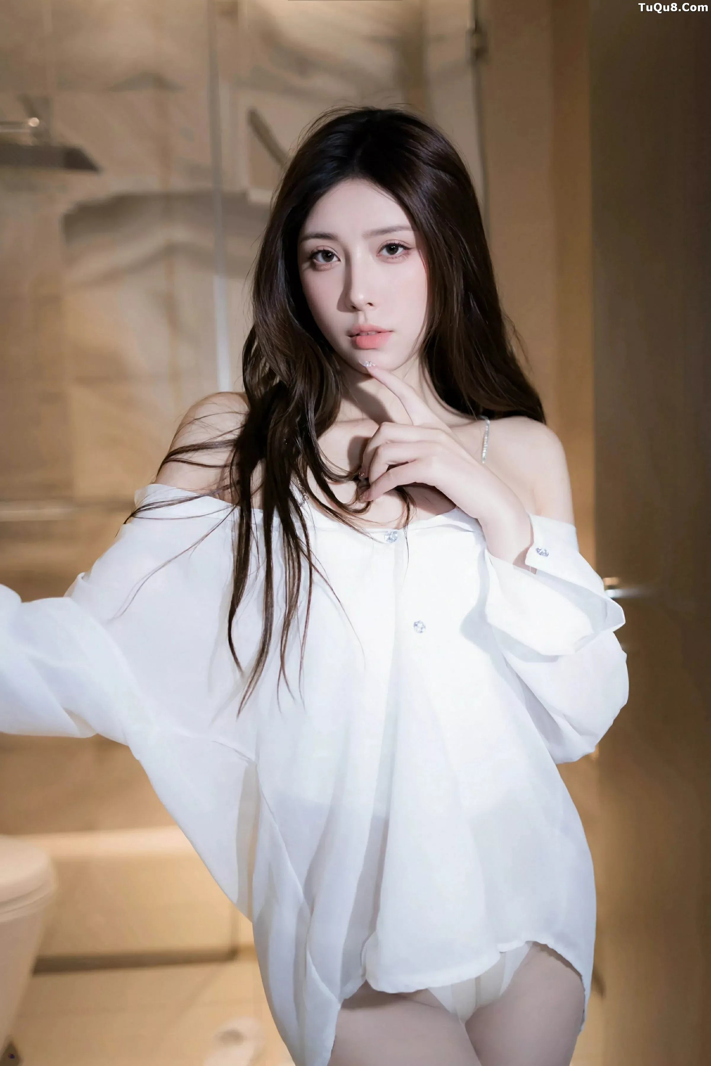 [[XiuRen秀人网]秀人网]No.10502_模特悦兮浴室场景性感白T衬衫配超薄肉丝湿身秀惹火身材诱惑写真68P