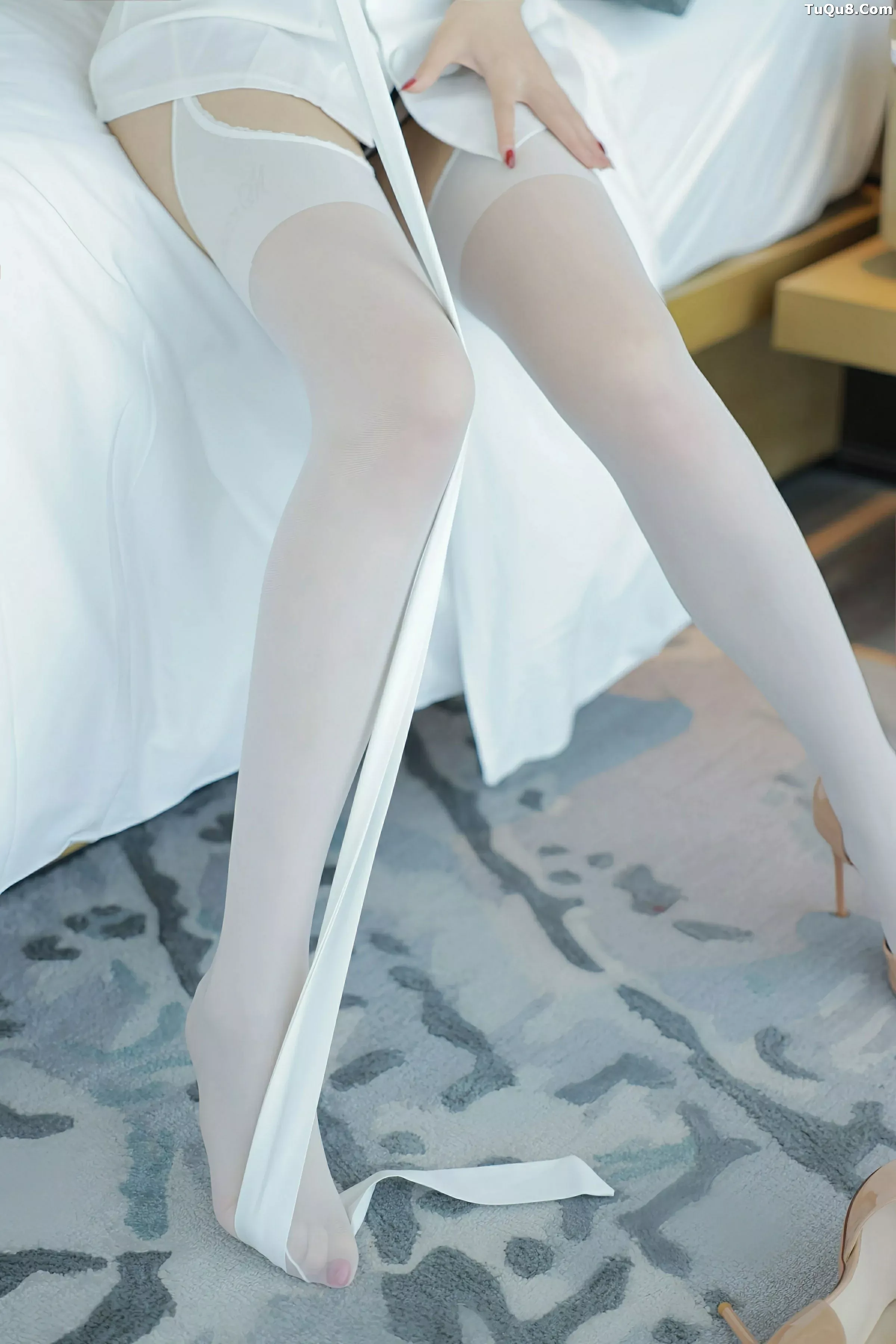 [[XiuRen秀人网]秀人网]No.10507_模特玥儿玥er性感白色护士制服配白丝吊袜秀曼妙身姿诱惑写真72P