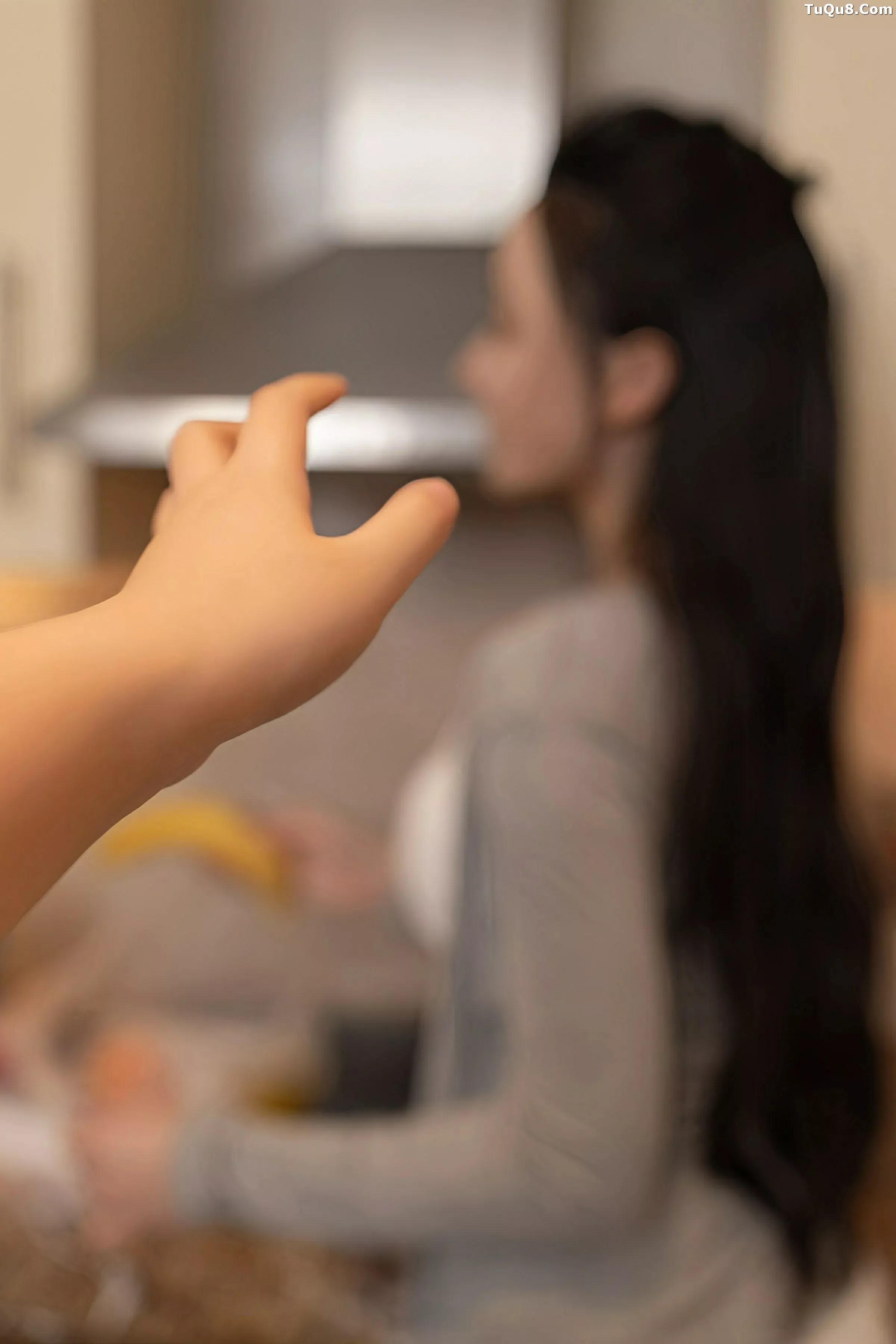 [[XiuRen秀人网]秀人网]No.10513_模特小逗逗性感白T配牛仔裤露紫色内衣配超薄肉丝秀美腿诱惑写真74P