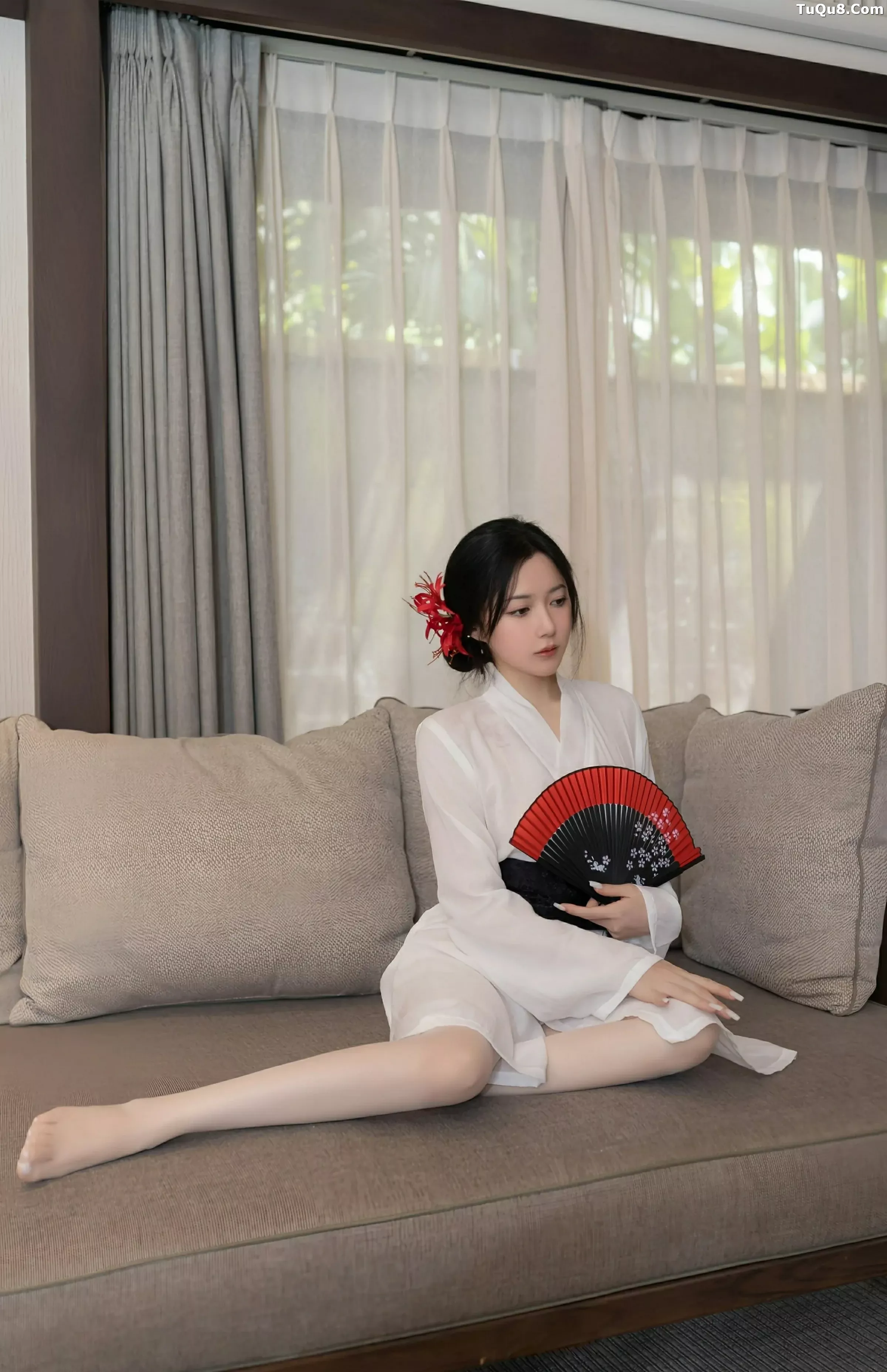 [[XiuRen秀人网]秀人网]No.10514_模特鱼子酱Fish性感白色薄透服饰配白色丝袜秀曼妙身材诱惑写真80P