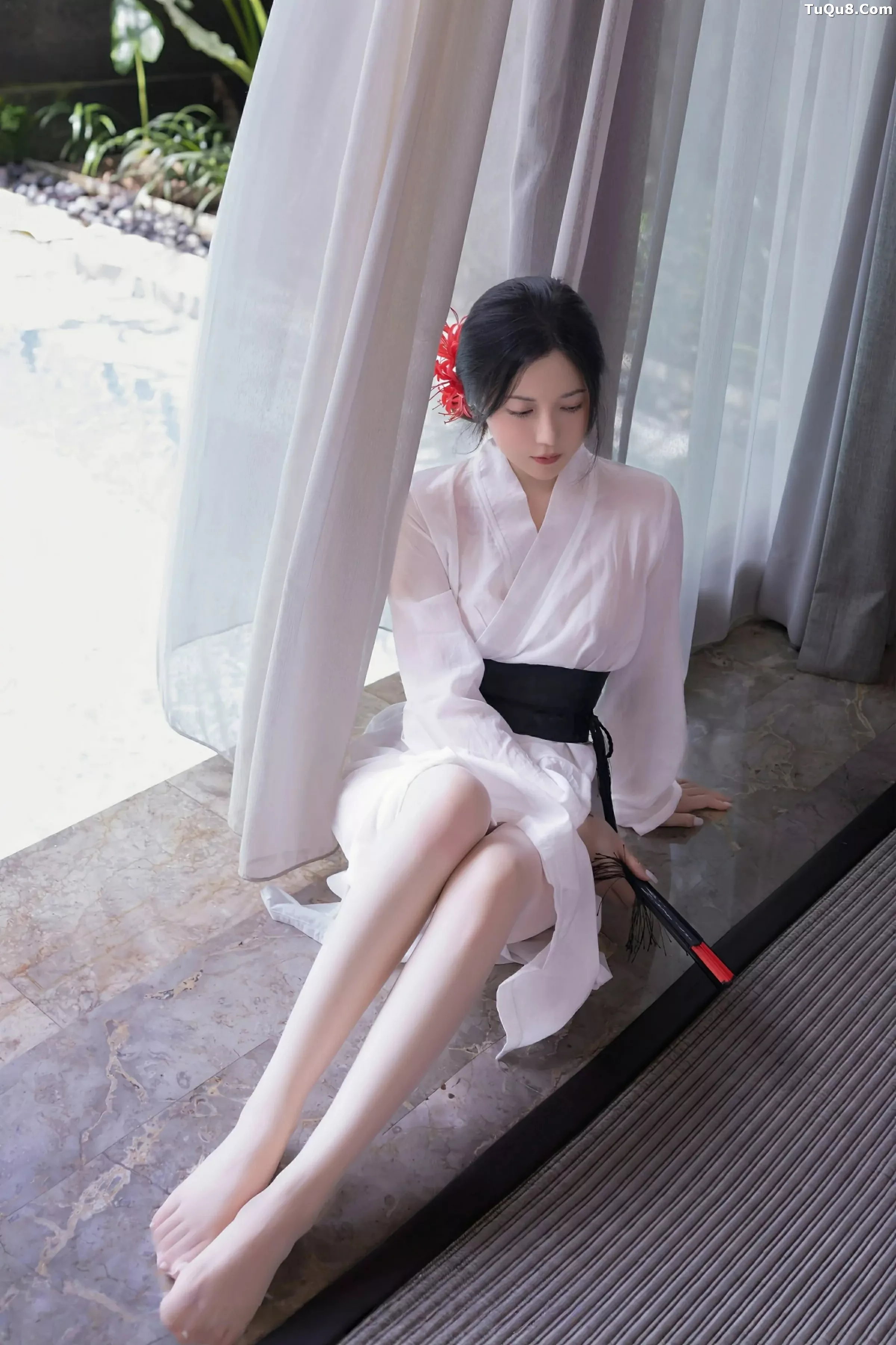 [[XiuRen秀人网]秀人网]No.10514_模特鱼子酱Fish性感白色薄透服饰配白色丝袜秀曼妙身材诱惑写真80P