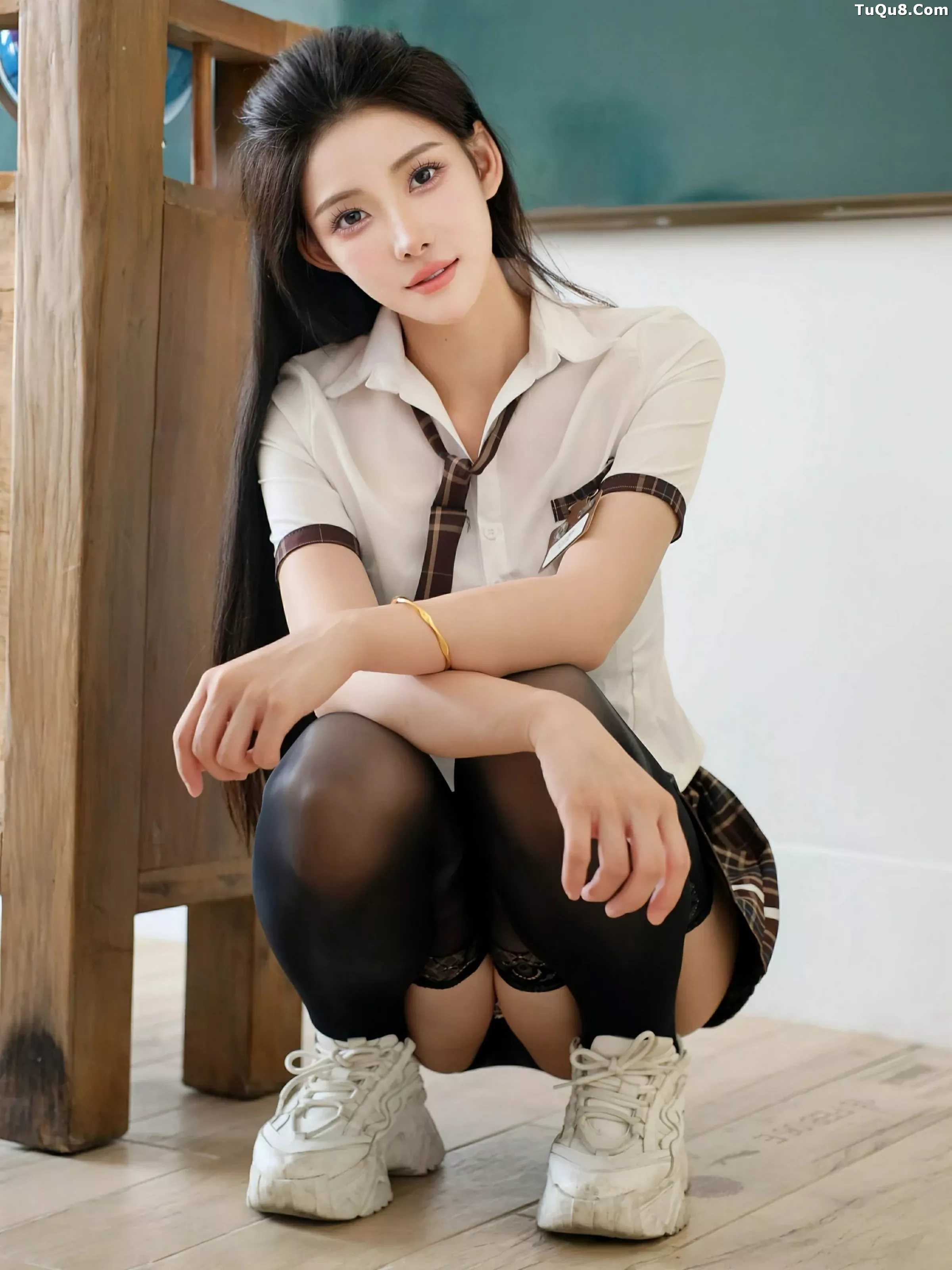 [[XiuRen秀人网]秀人网]No.10512_模特梨霜儿性感学妹制服露黑色内衣配黑丝袜秀凹凸身材诱惑写真81P