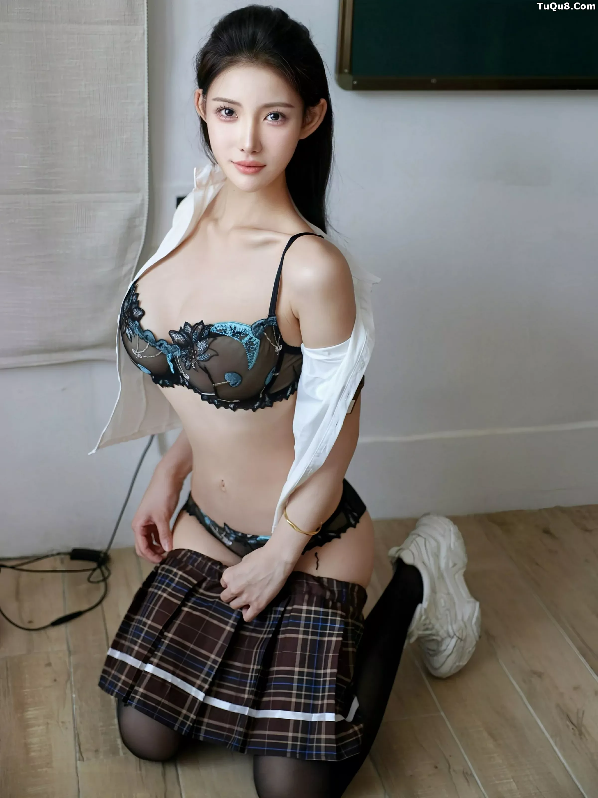 [[XiuRen秀人网]秀人网]No.10512_模特梨霜儿性感学妹制服露黑色内衣配黑丝袜秀凹凸身材诱惑写真81P