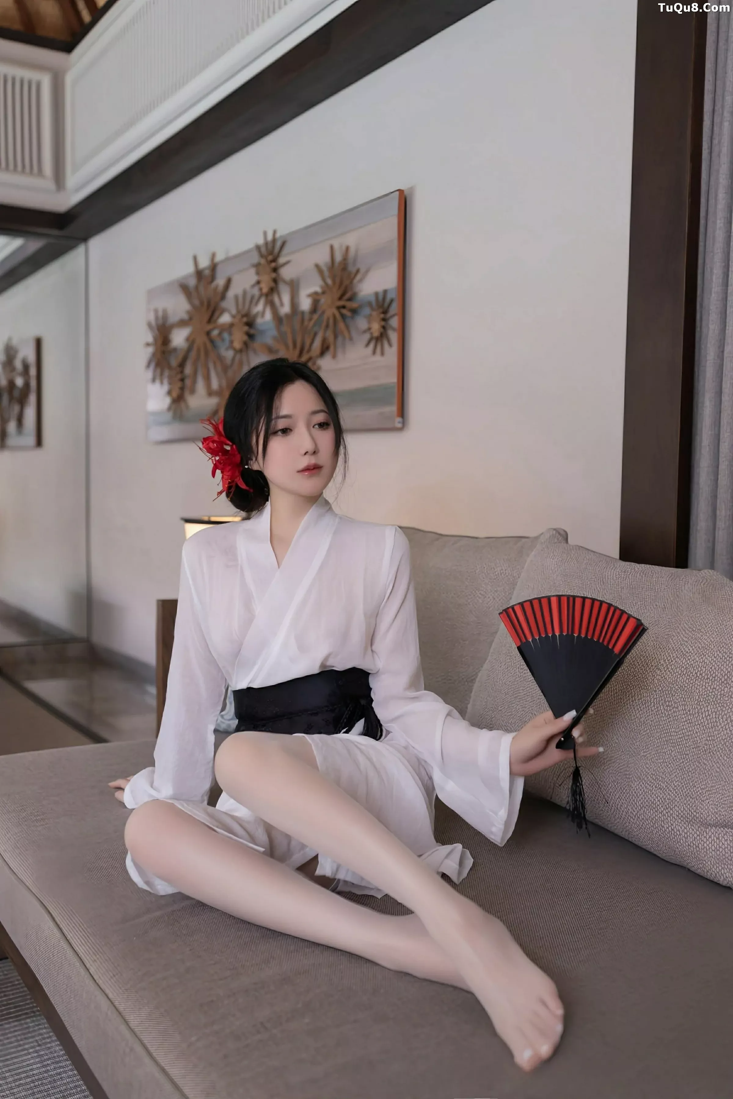 [[XiuRen秀人网]秀人网]No.10514_模特鱼子酱Fish性感白色薄透服饰配白色丝袜秀曼妙身材诱惑写真80P