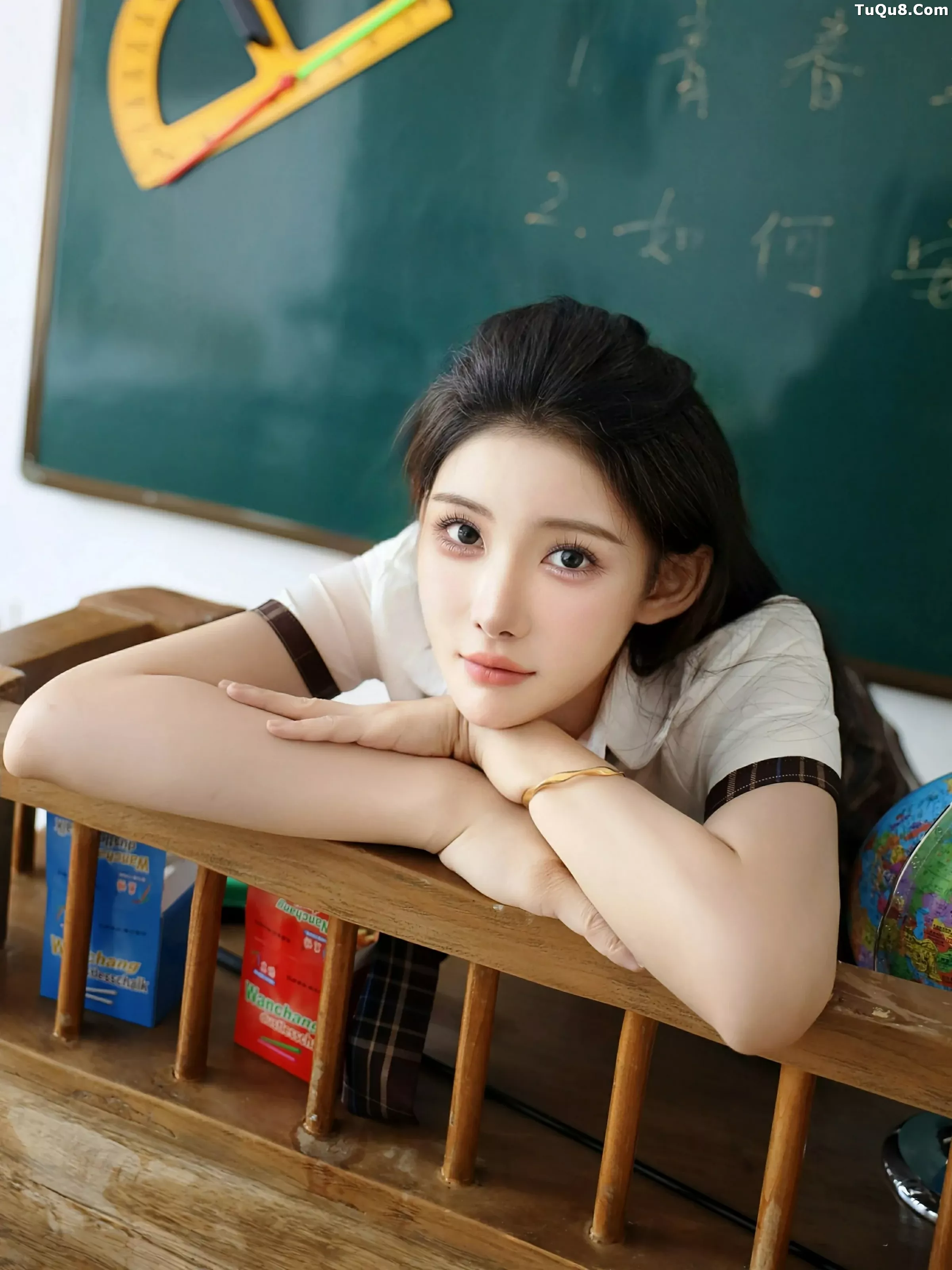 [[XiuRen秀人网]秀人网]No.10512_模特梨霜儿性感学妹制服露黑色内衣配黑丝袜秀凹凸身材诱惑写真81P