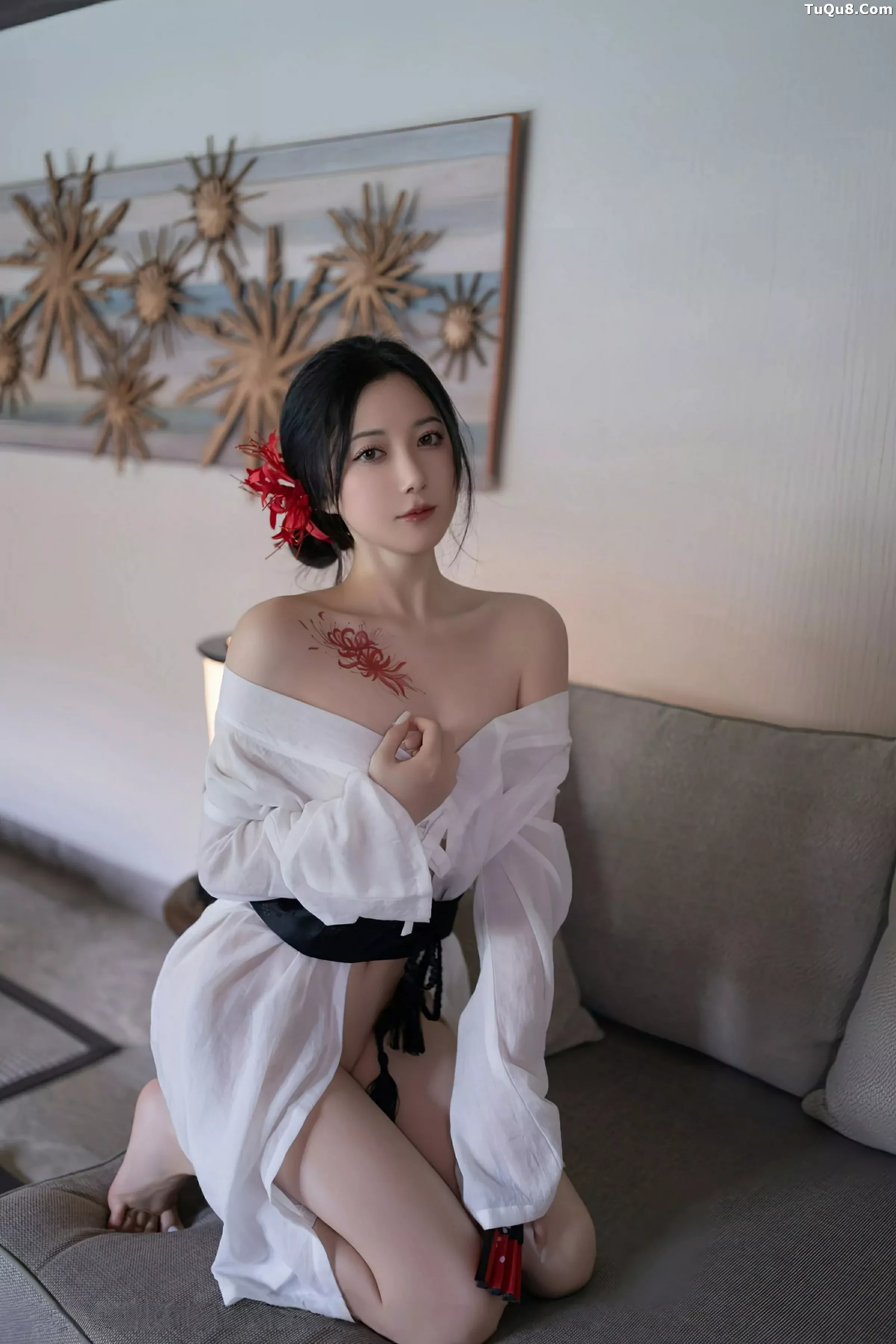 [[XiuRen秀人网]秀人网]No.10514_模特鱼子酱Fish性感白色薄透服饰配白色丝袜秀曼妙身材诱惑写真80P