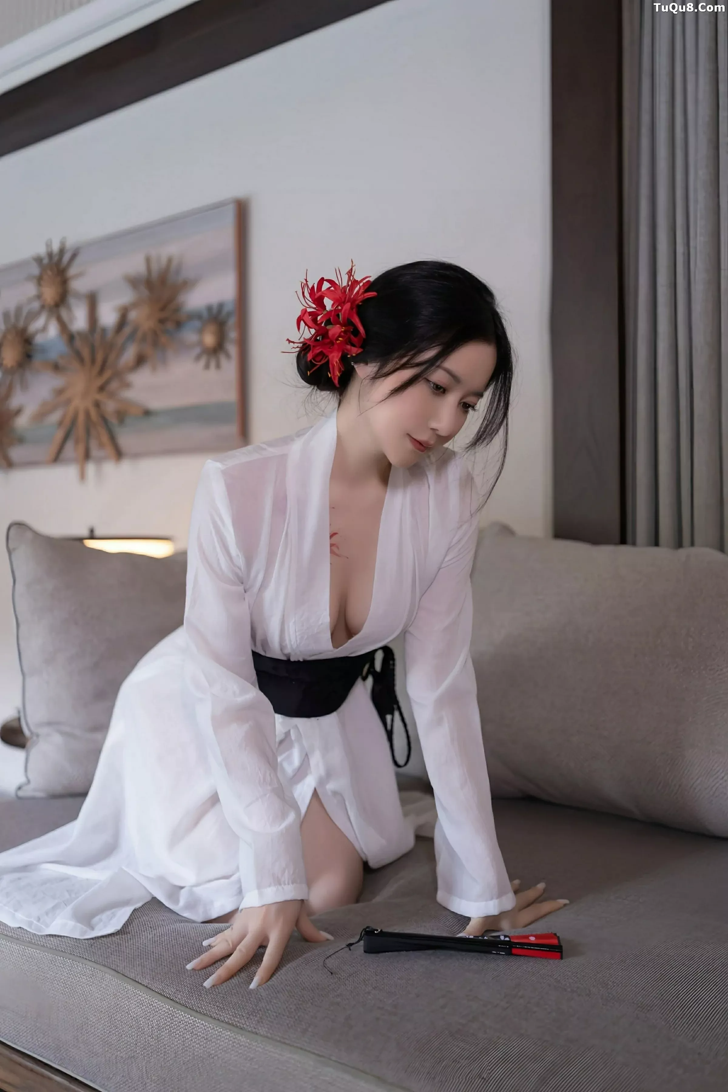 [[XiuRen秀人网]秀人网]No.10514_模特鱼子酱Fish性感白色薄透服饰配白色丝袜秀曼妙身材诱惑写真80P