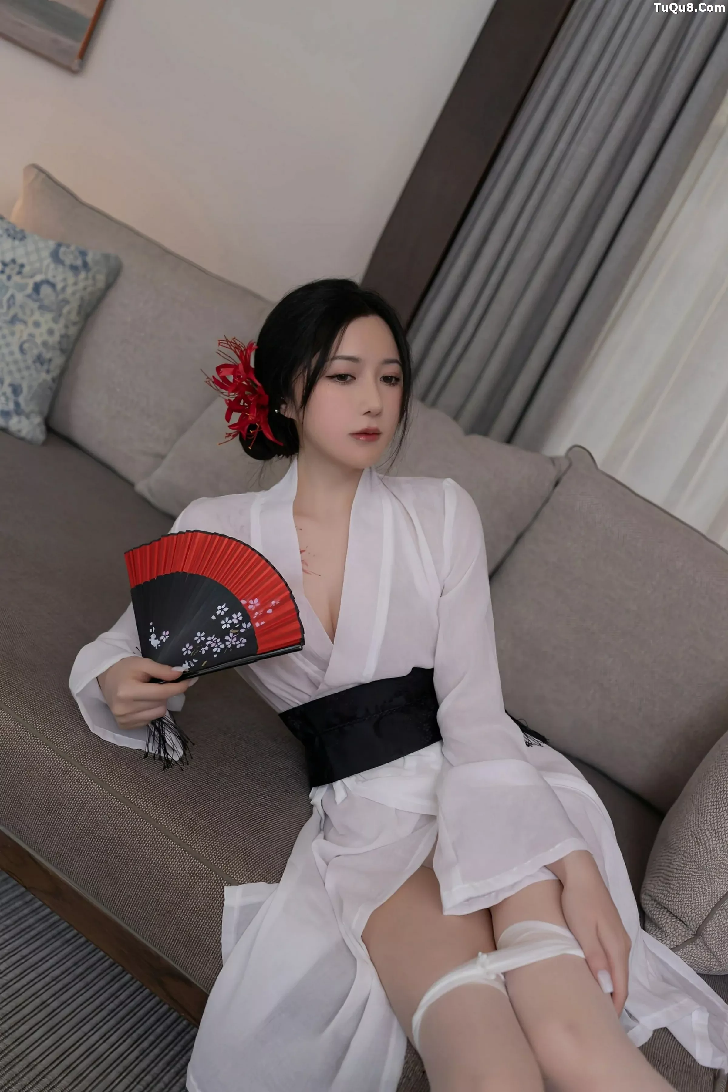 [[XiuRen秀人网]秀人网]No.10514_模特鱼子酱Fish性感白色薄透服饰配白色丝袜秀曼妙身材诱惑写真80P